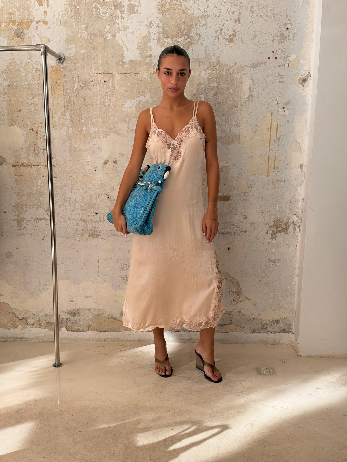 SILK PINK DRESS WITH FLOWER DETAIL AND SLIT