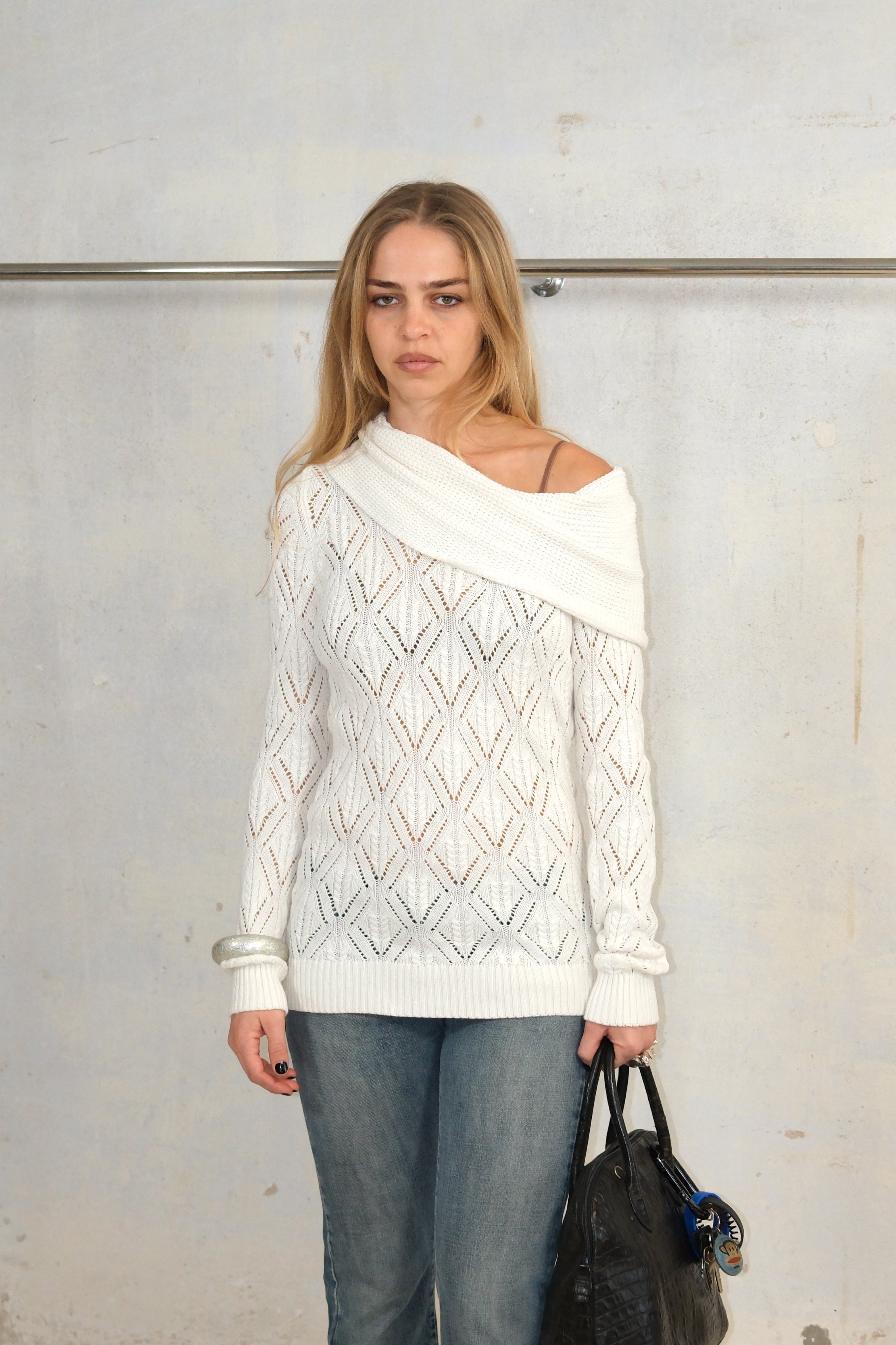 WHITE KNIT OFF SHOULDER TOP