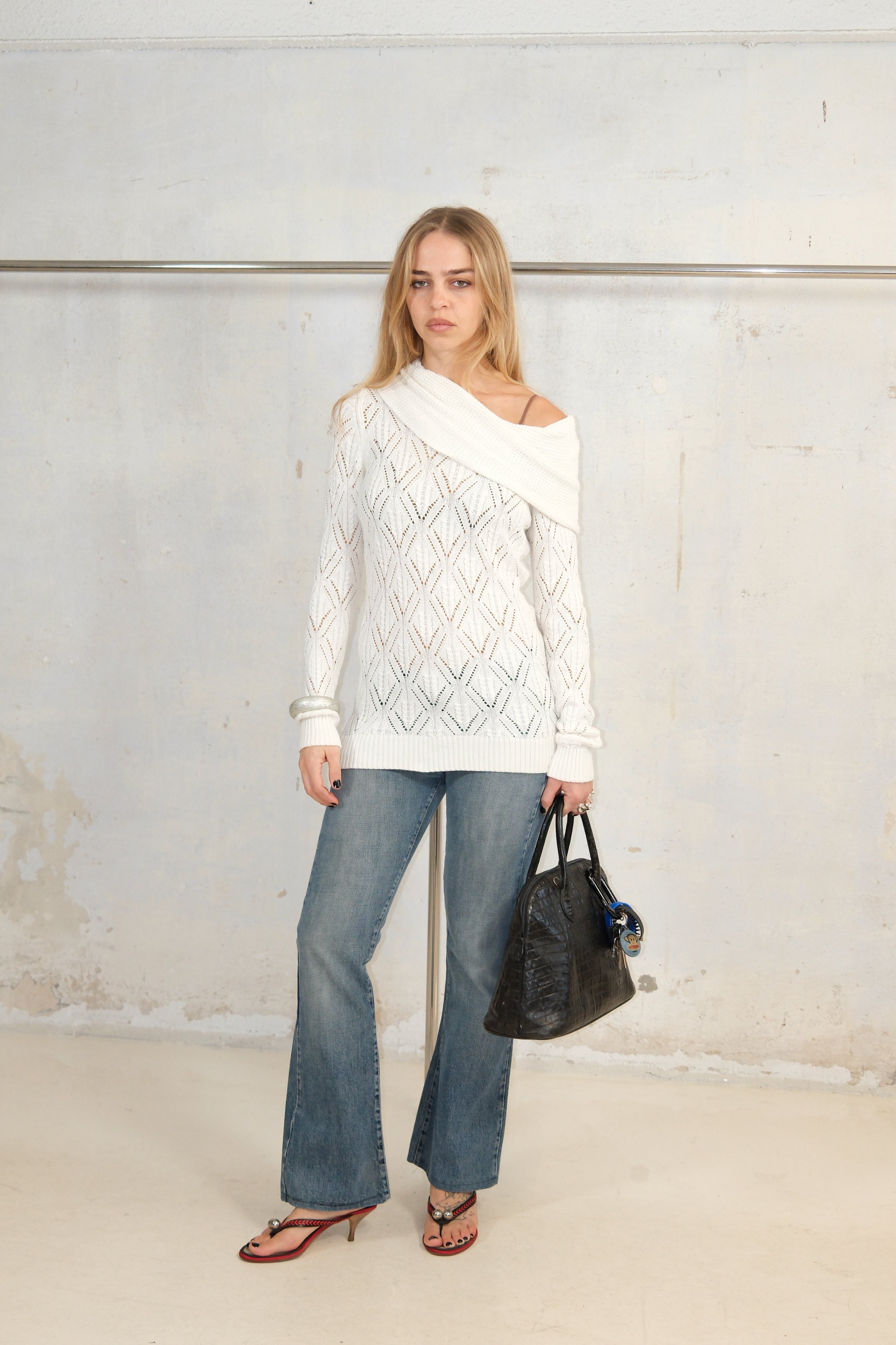 WHITE KNIT OFF SHOULDER TOP