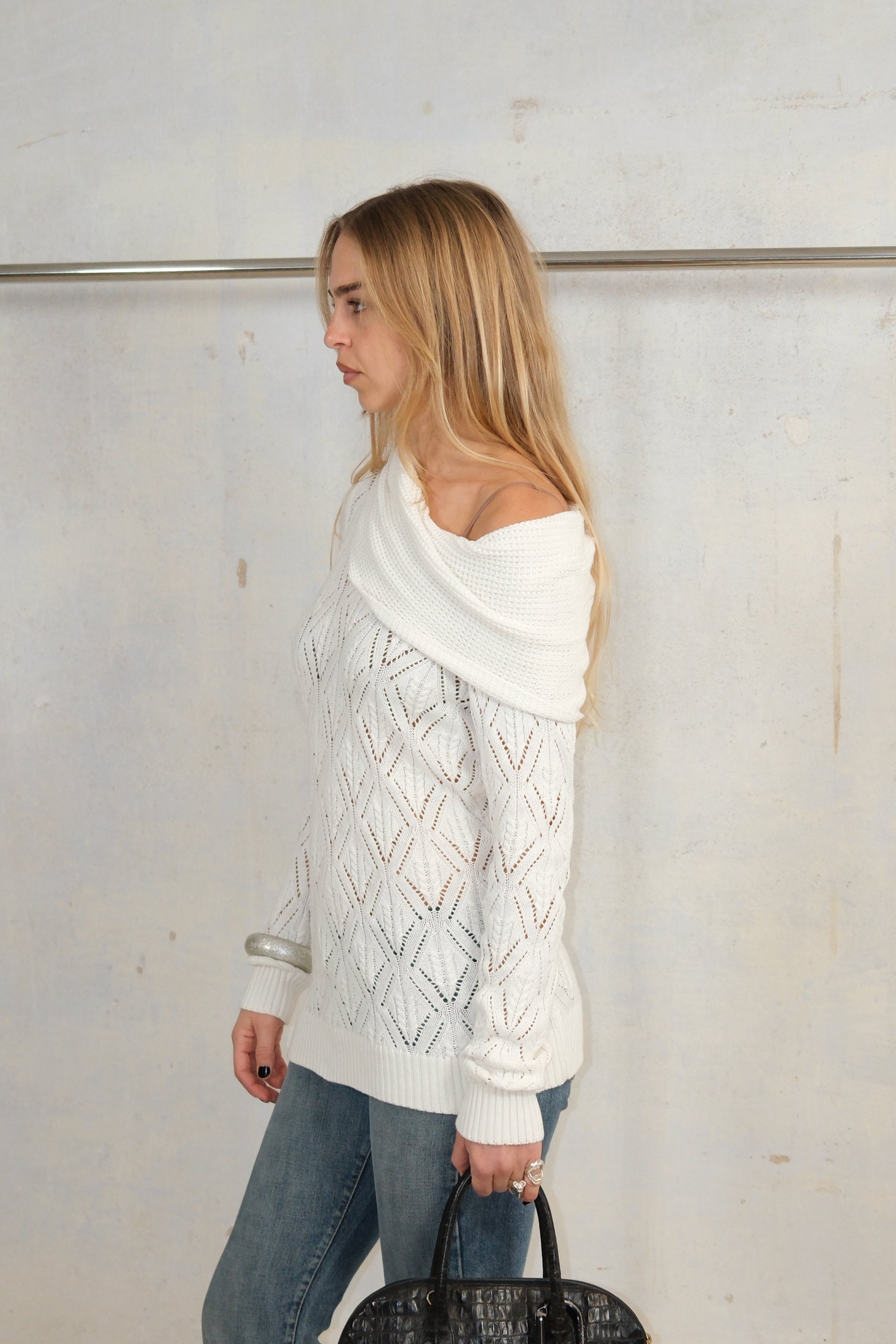 WHITE KNIT OFF SHOULDER TOP