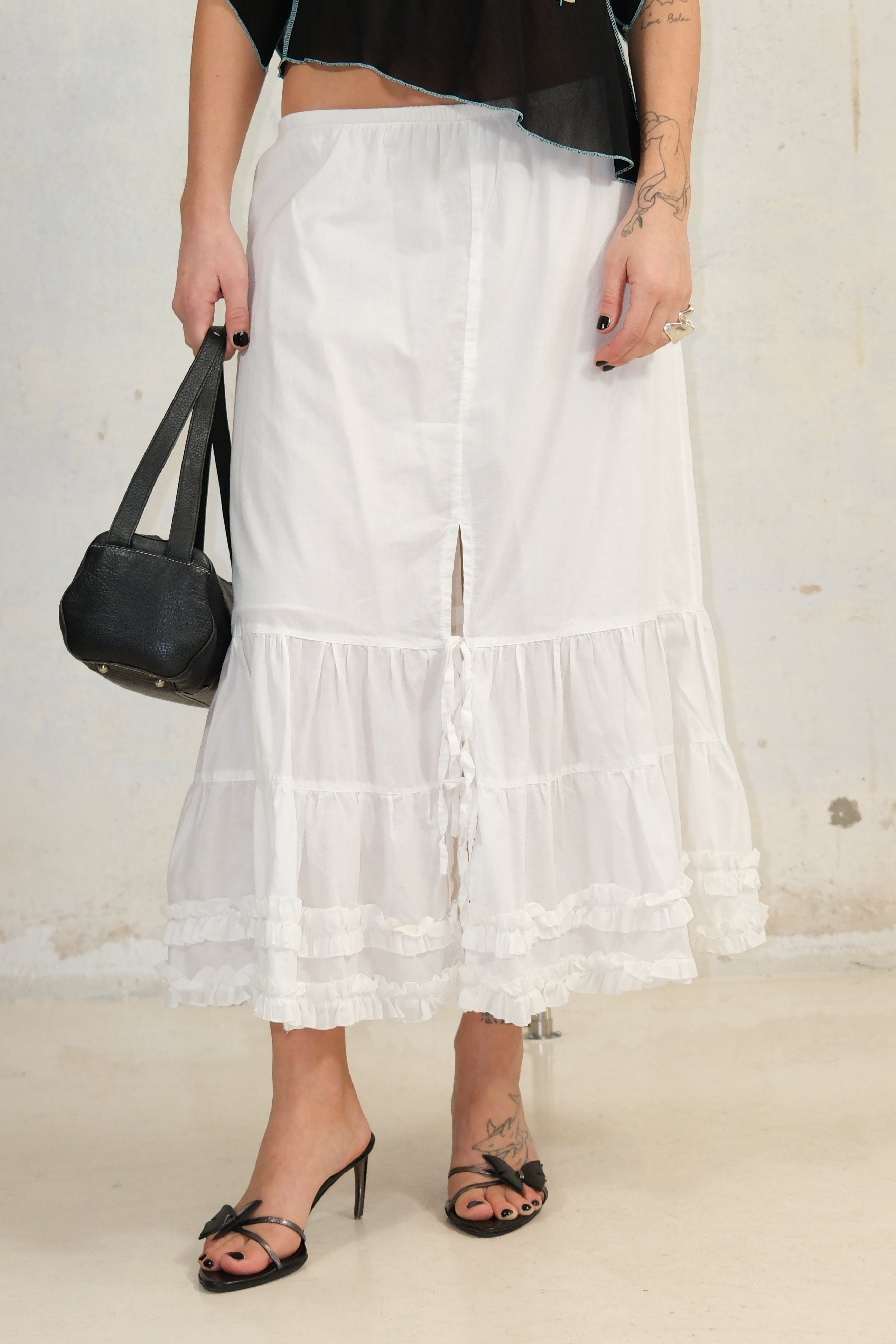 WHITE RUFFLE SKIRT