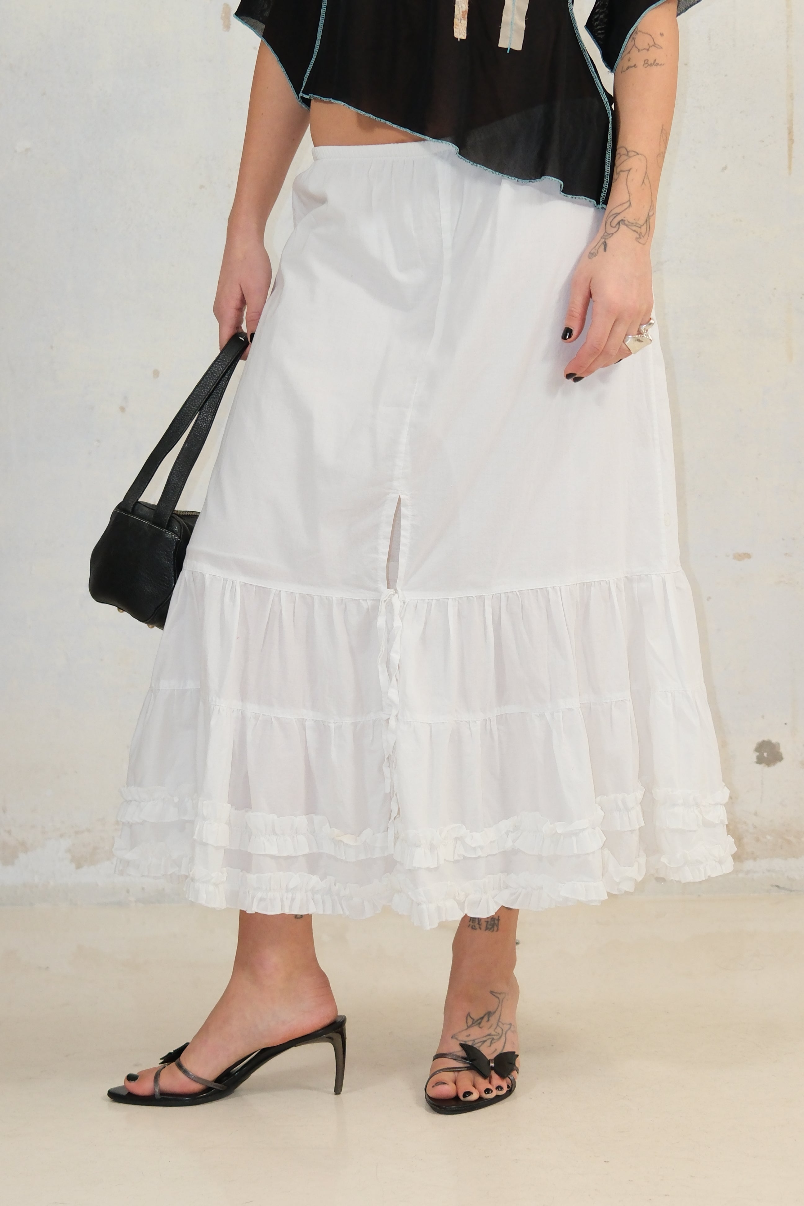 WHITE RUFFLE SKIRT