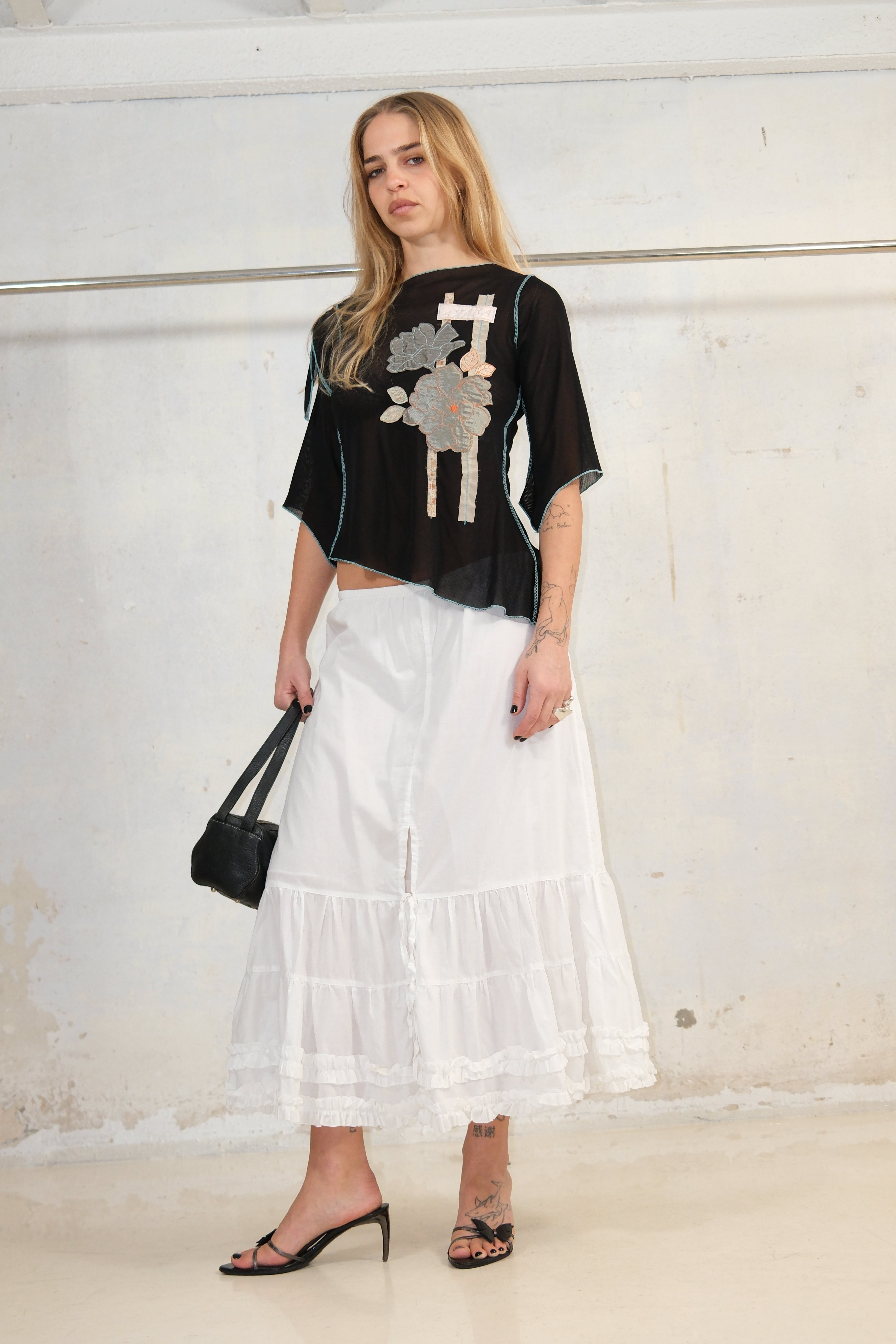 WHITE RUFFLE SKIRT