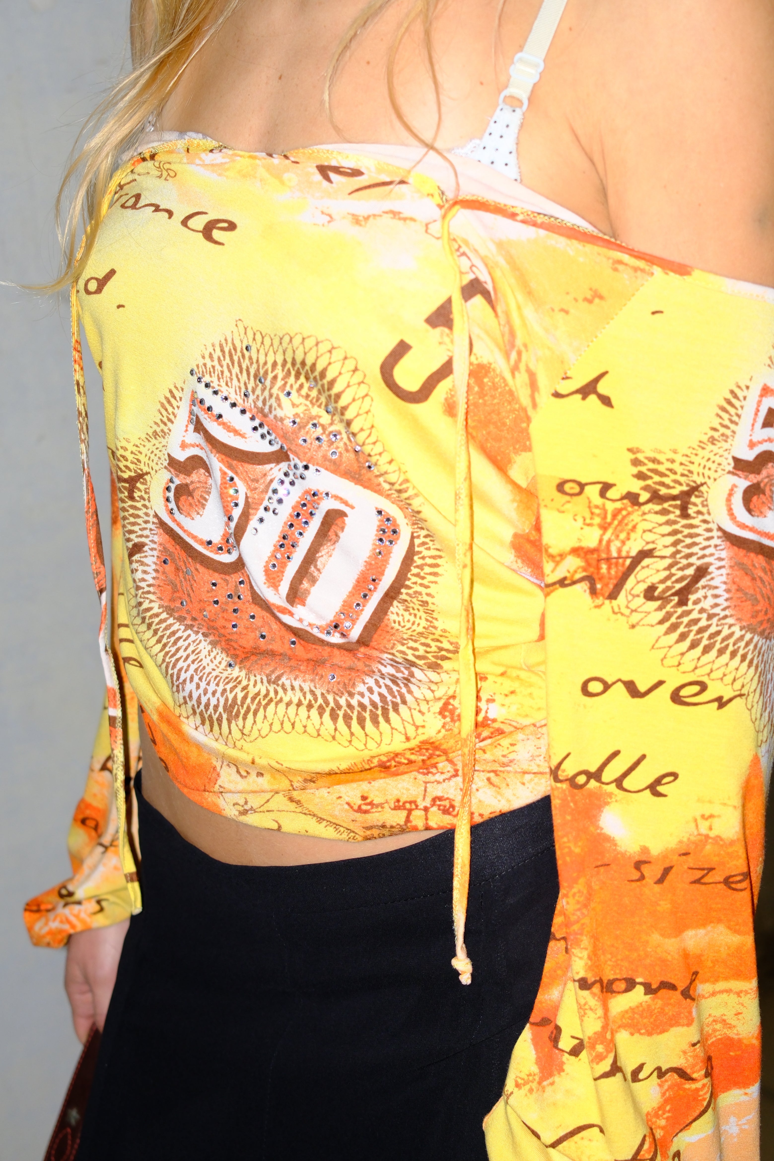 SUMMER COLORS GRAPHIC TOP