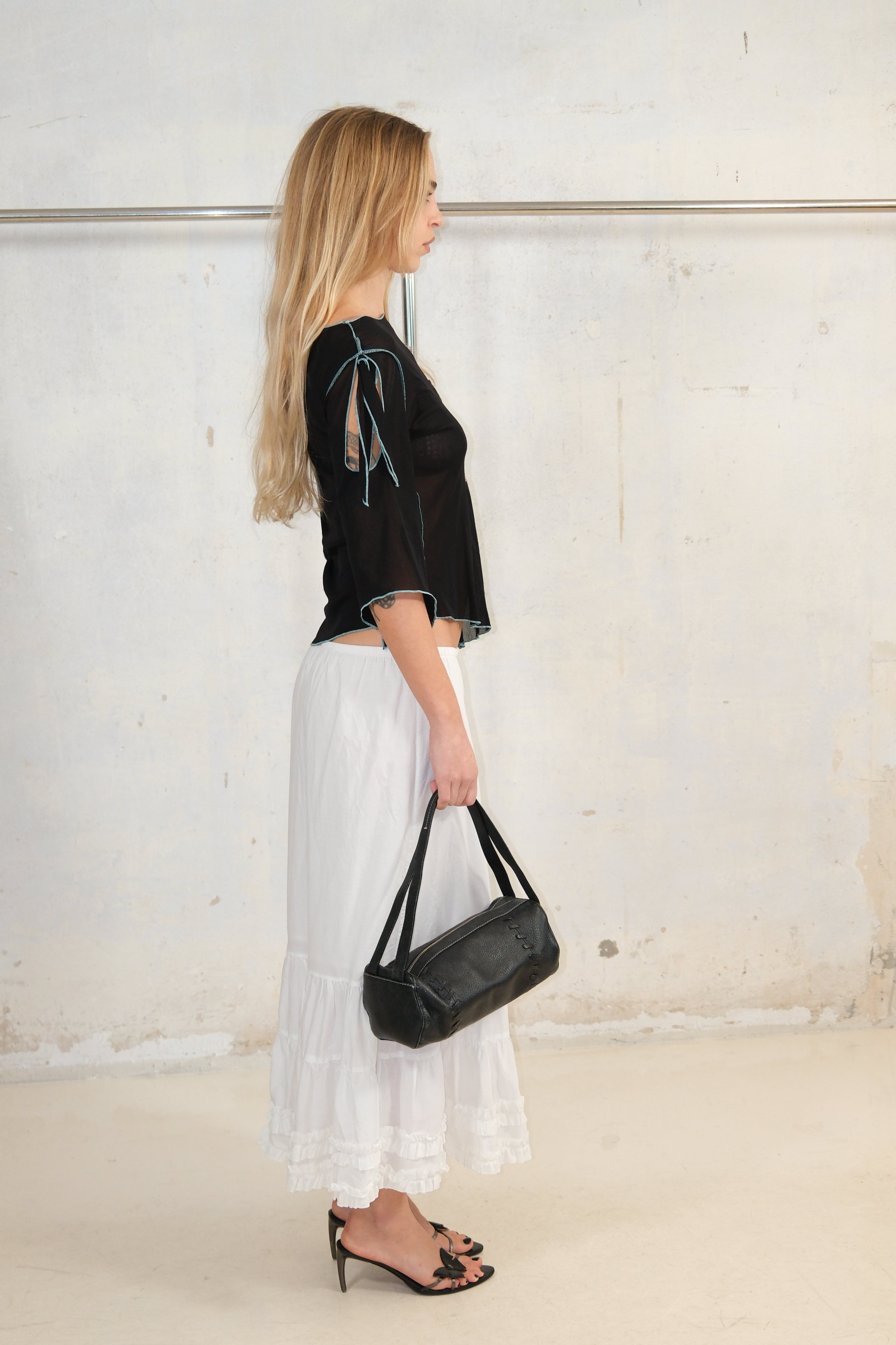WHITE RUFFLE SKIRT
