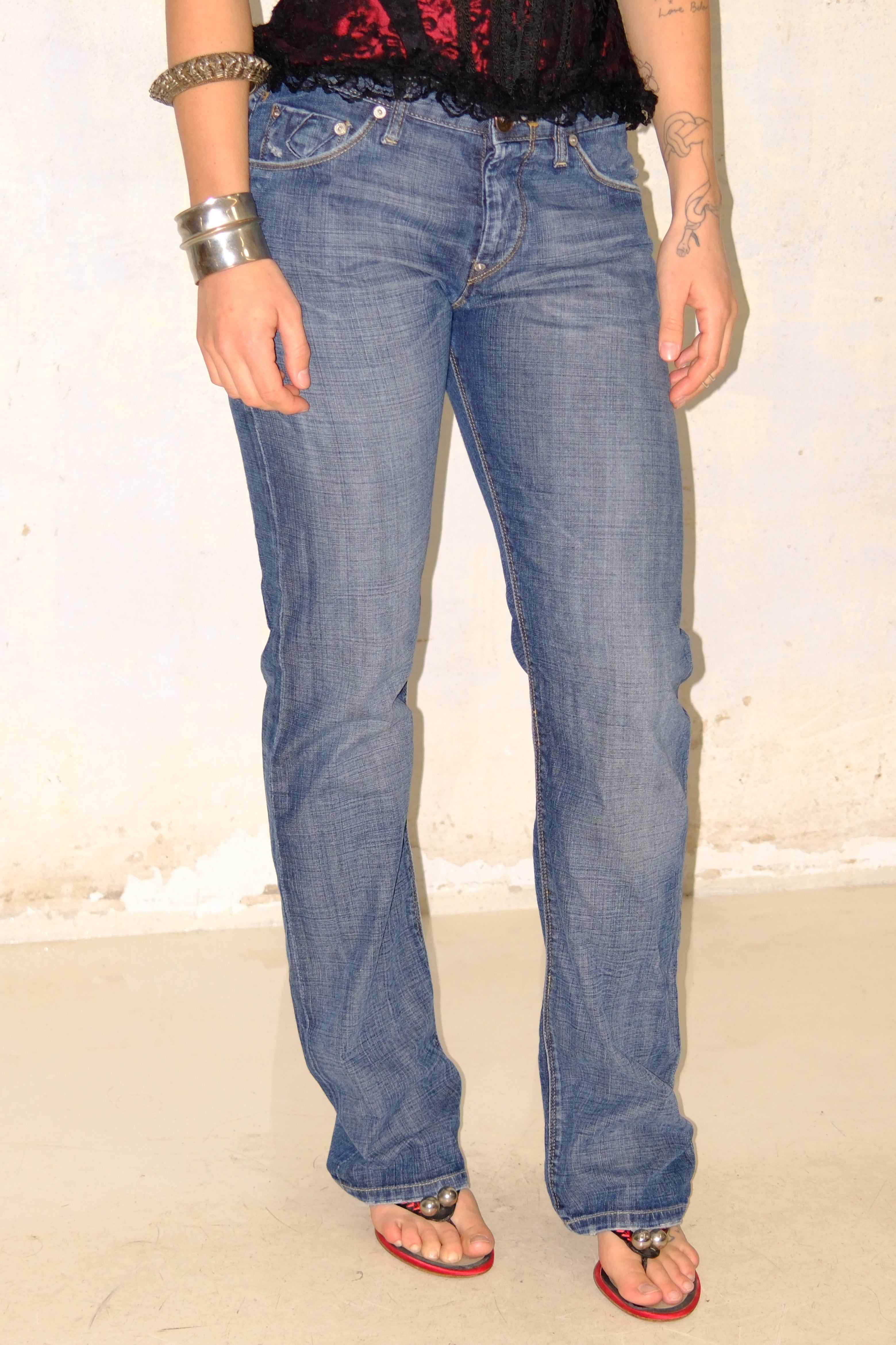 CLASSIC LOW RISE JEANS SIZE 37-38