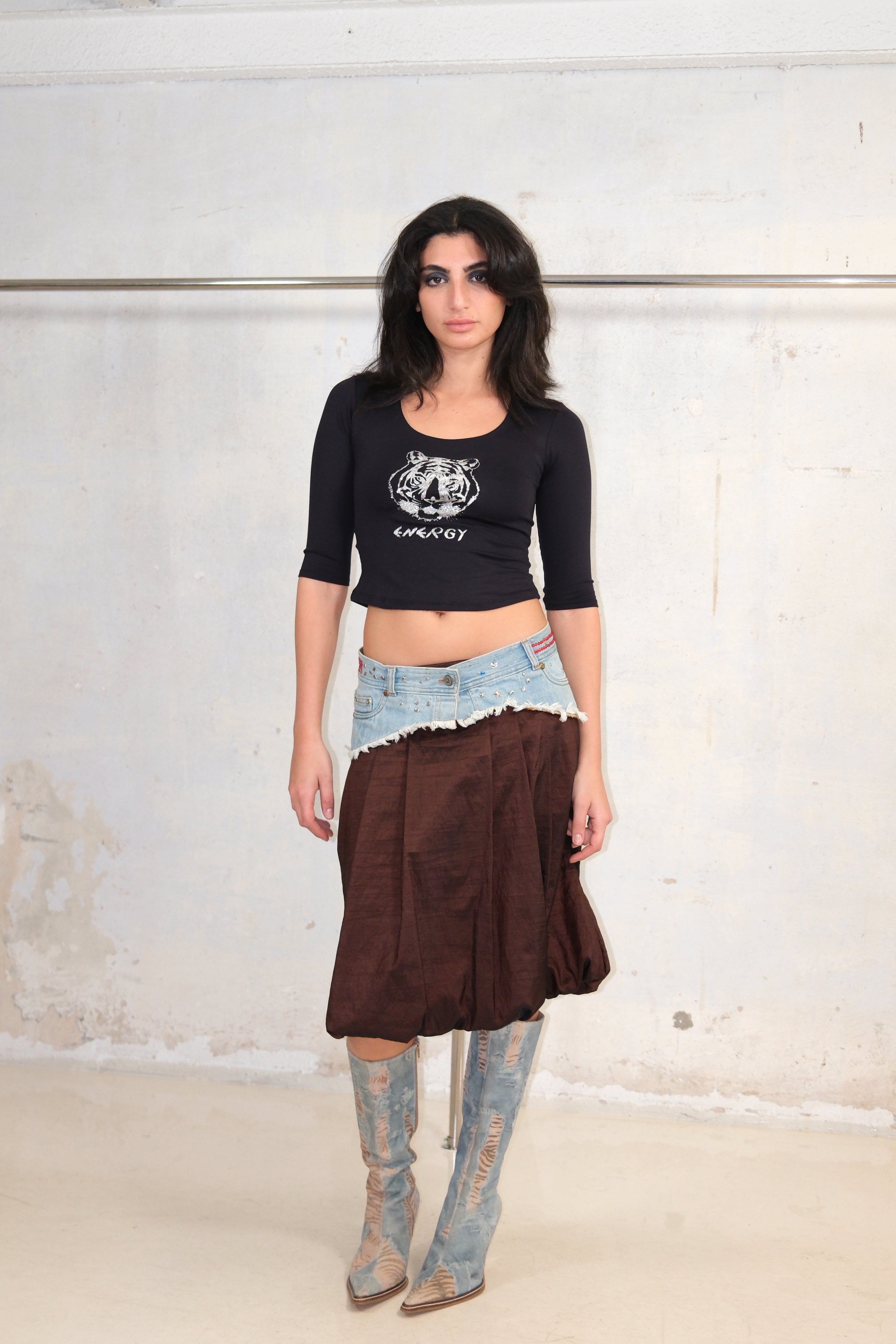ENERGY SILVER GRAPHIC TOP