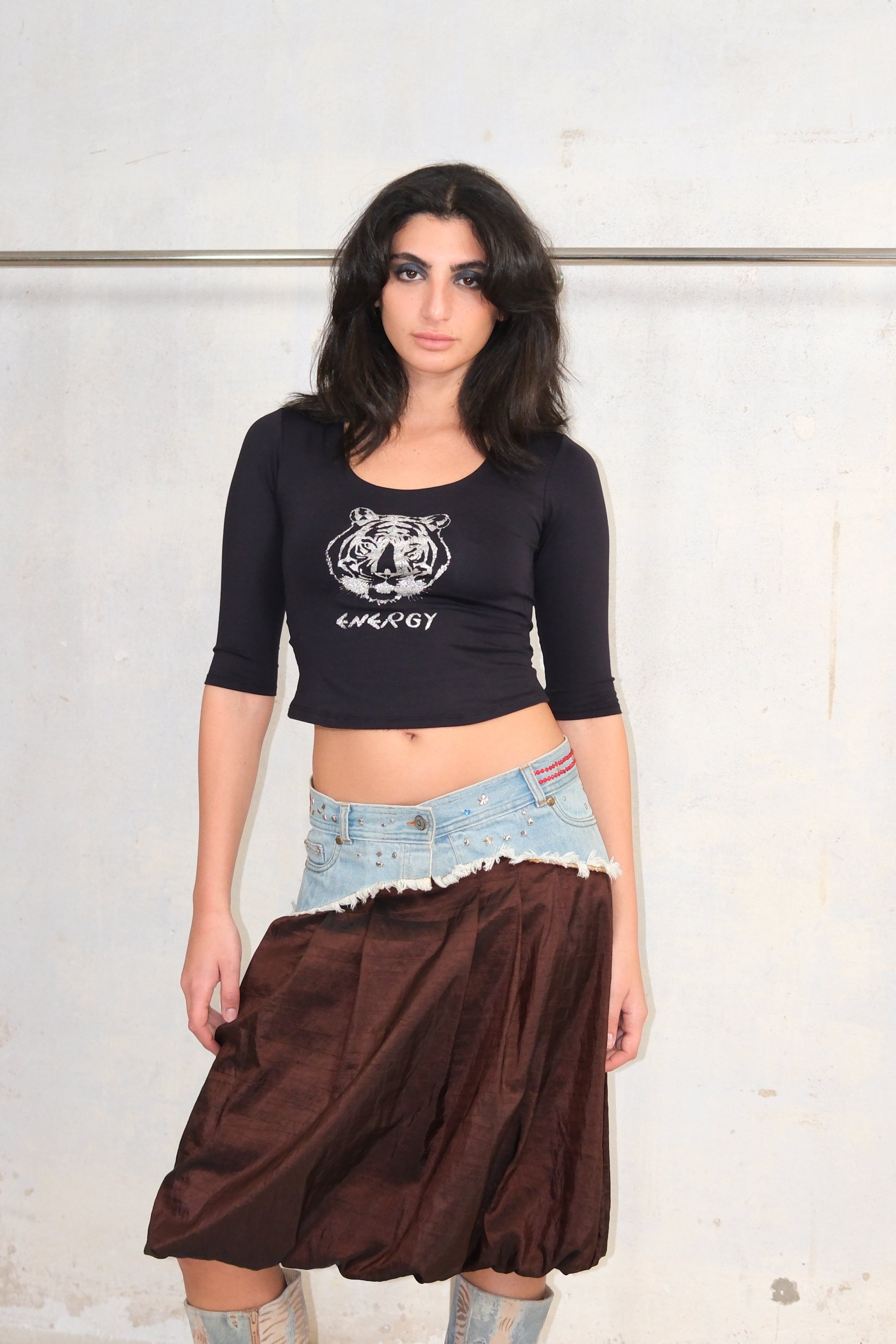 ENERGY SILVER GRAPHIC TOP