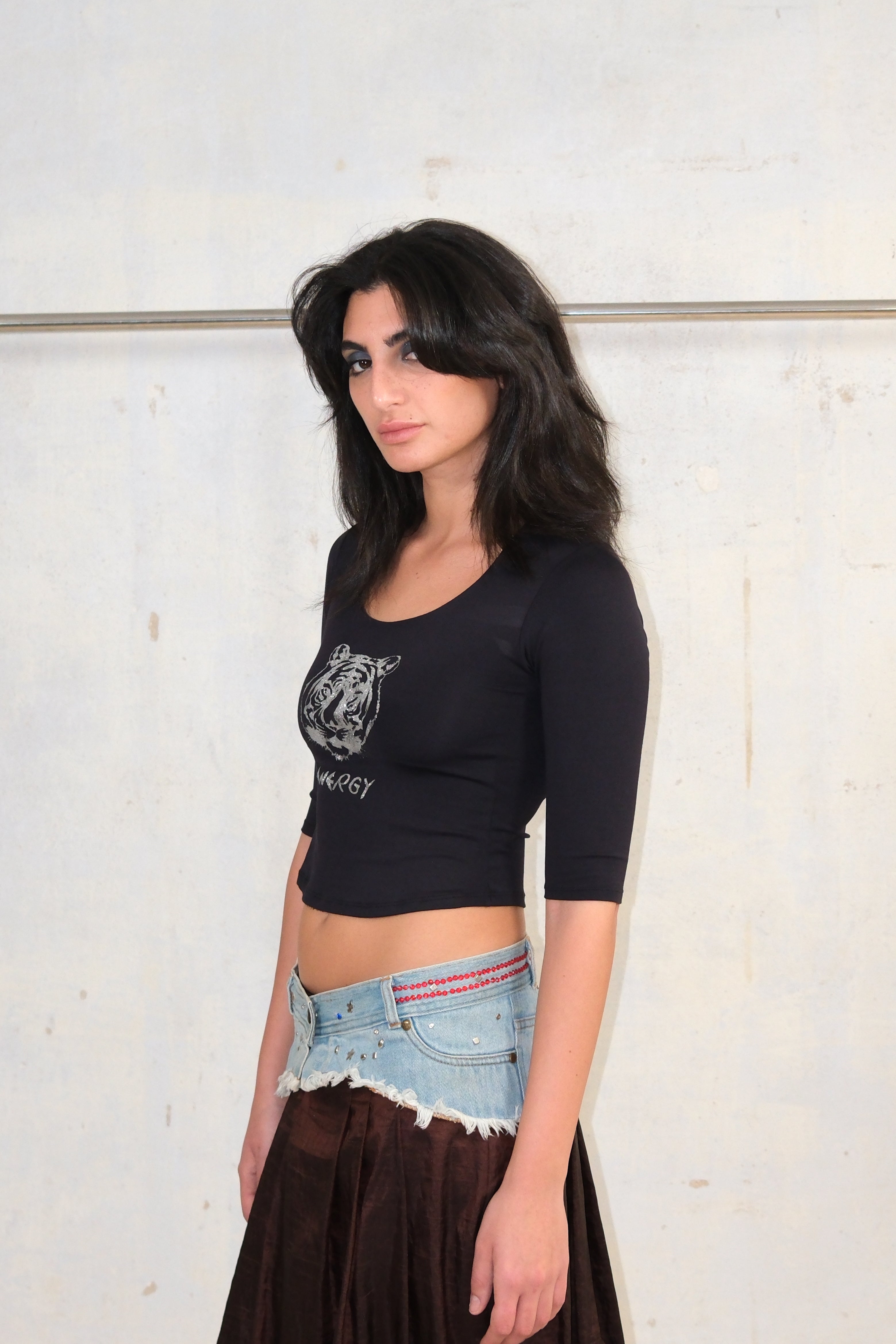 ENERGY SILVER GRAPHIC TOP