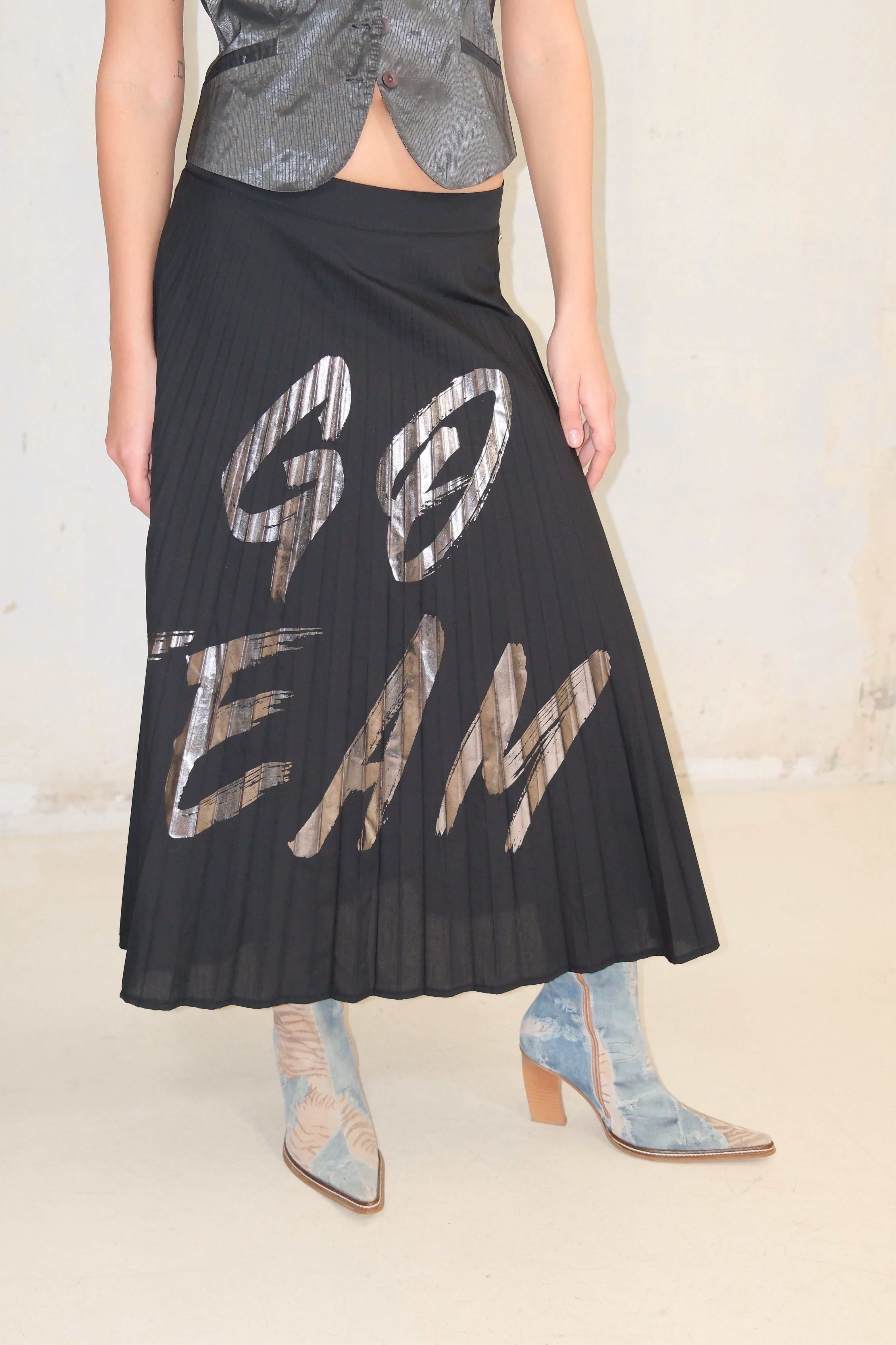 GO TEAM SILVER GRAPHIC SKIRT