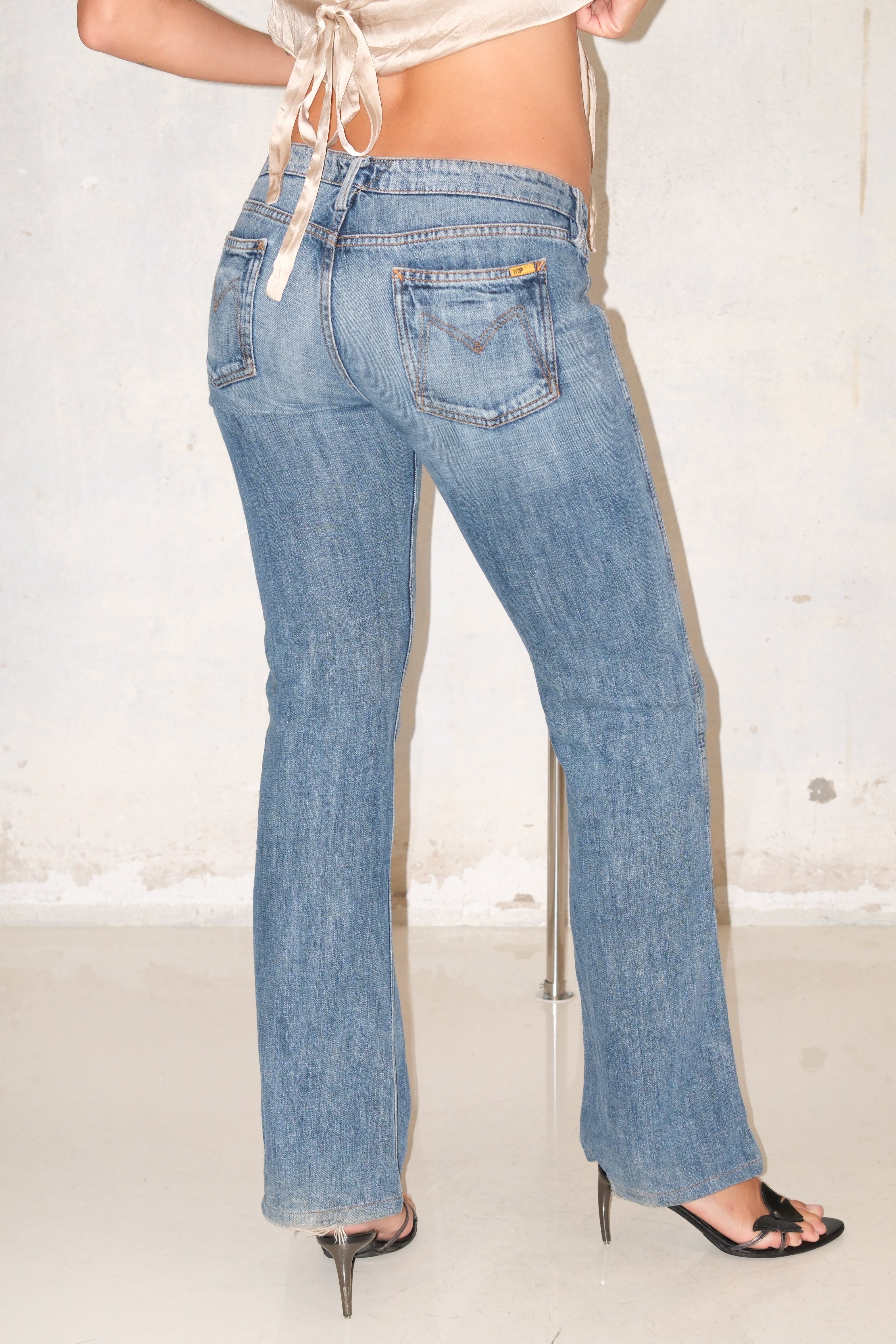 Classic Light Wash Low-Rise Jeans Size 38