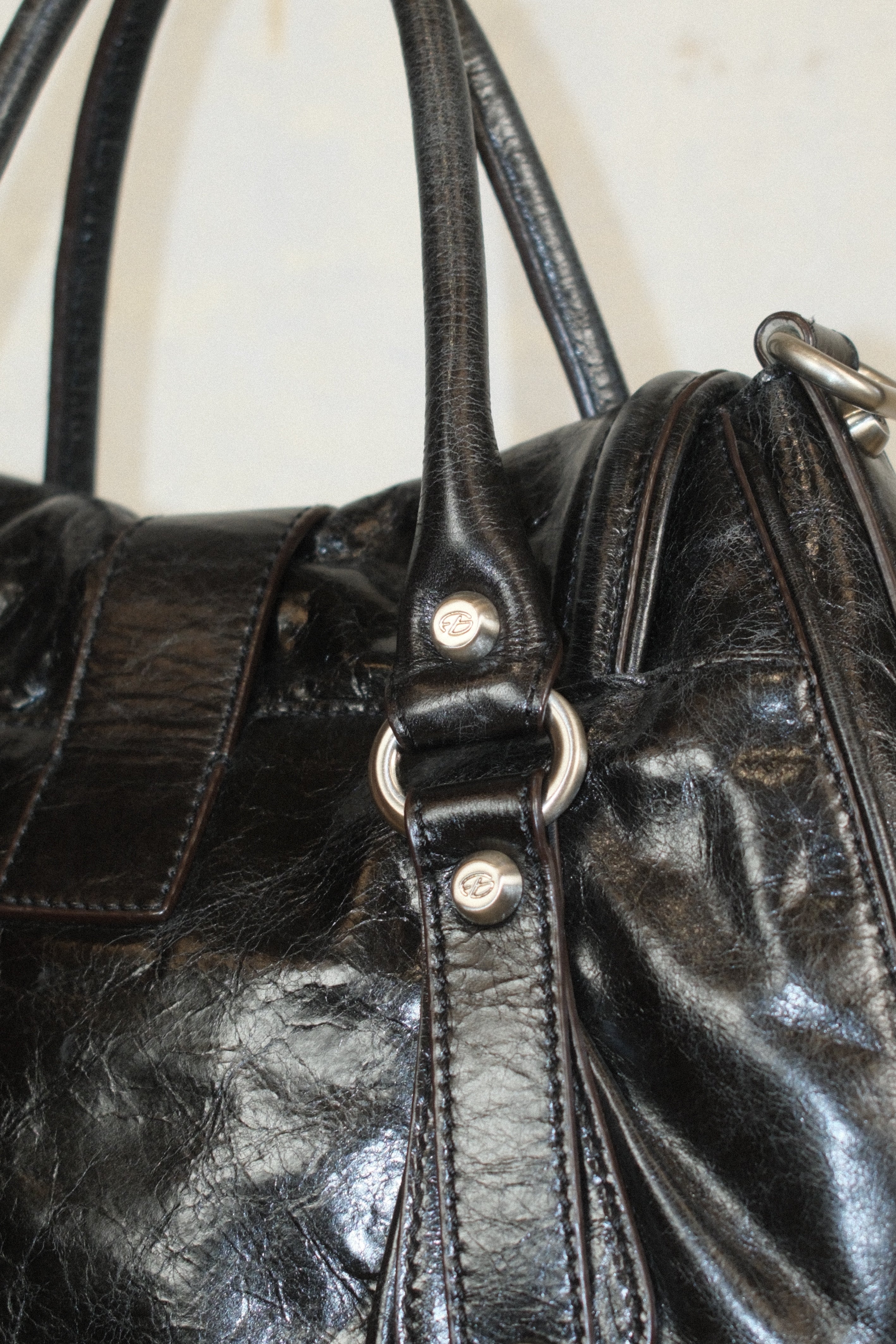 FRANCESCO BIASIA LEATHER HANDBAG WITH WESTERN STYLE BUCKLE CLOSURE