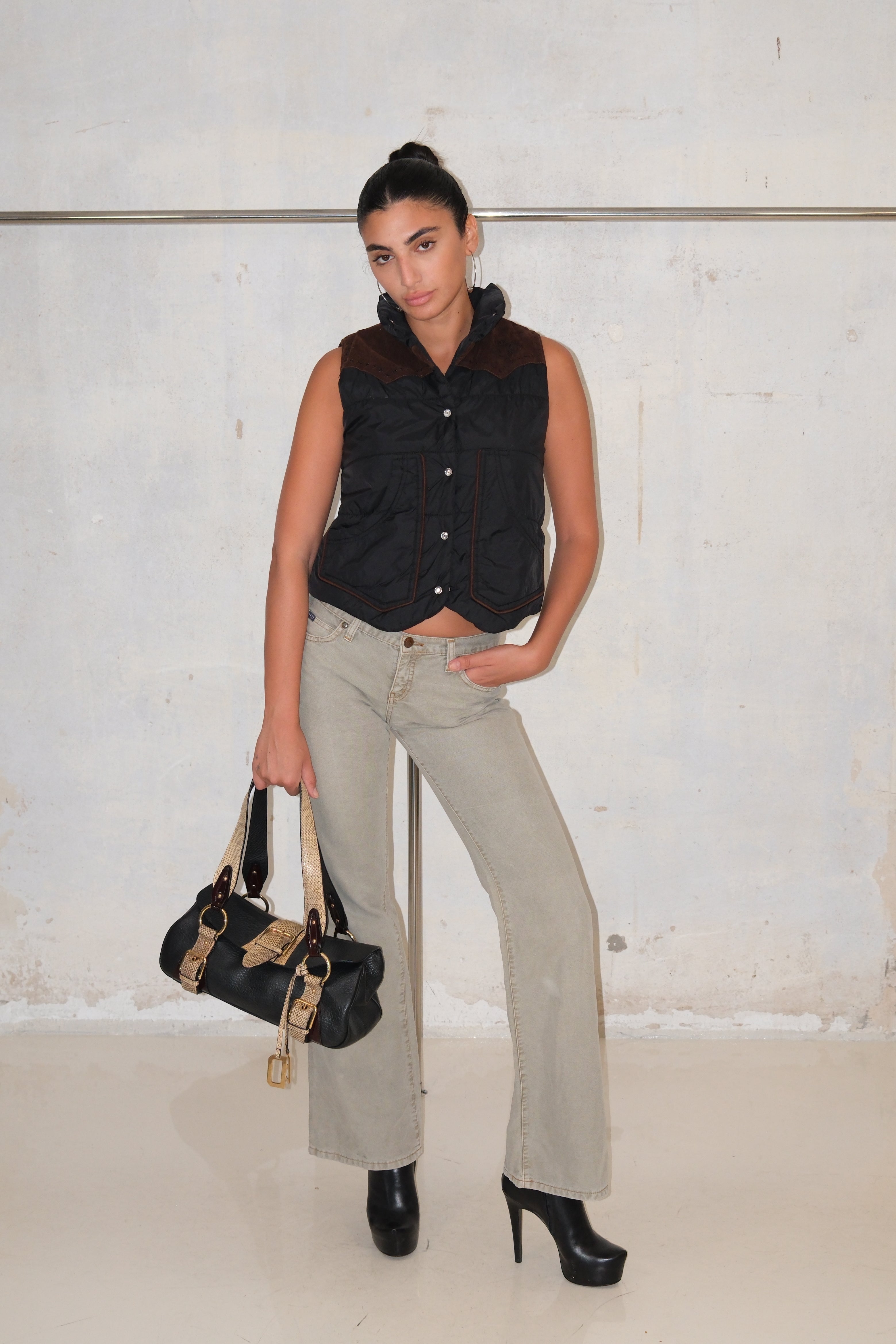 Onyx Low-Rise Gray Jeans Size 36