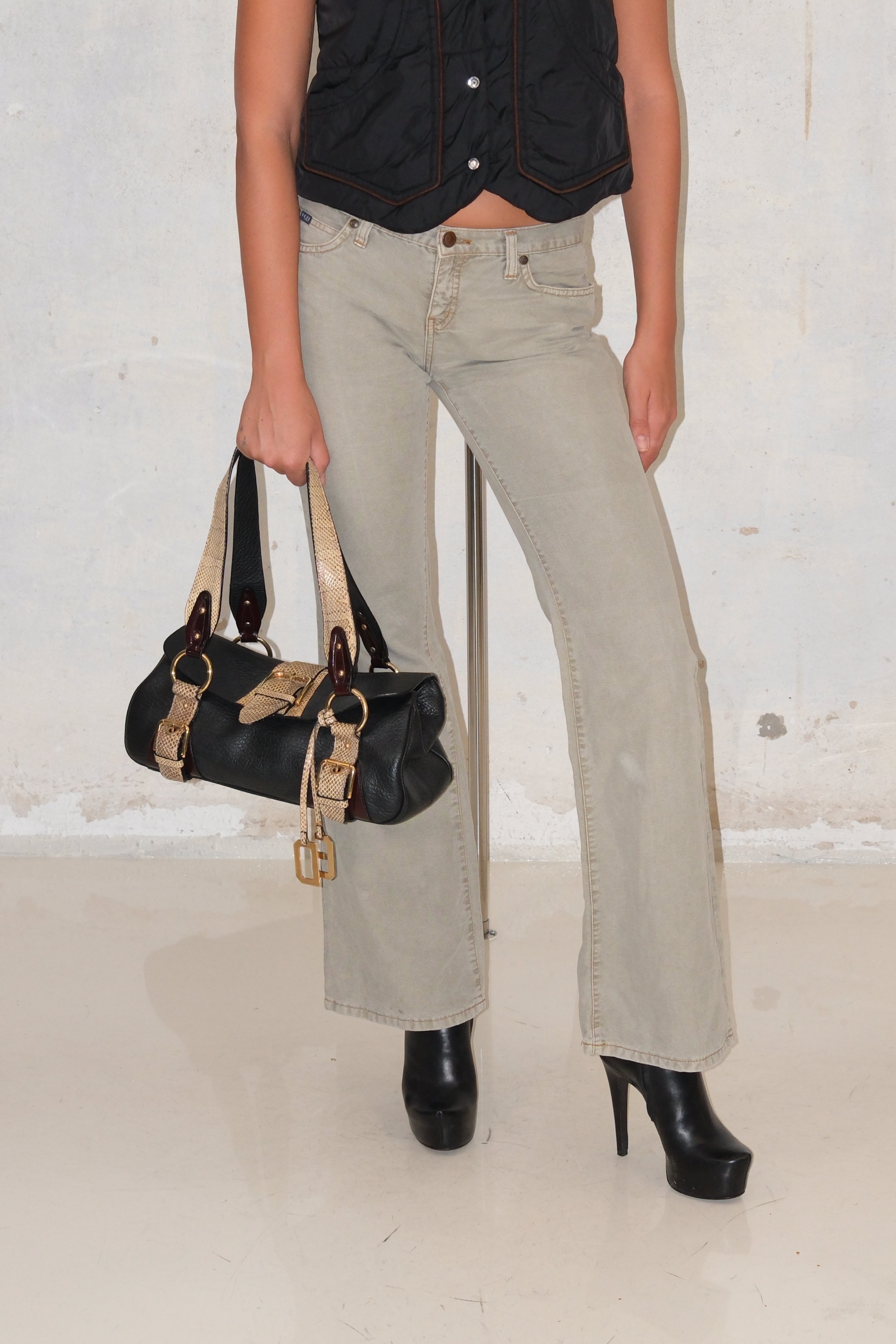 Onyx Low-Rise Gray Jeans Size 36