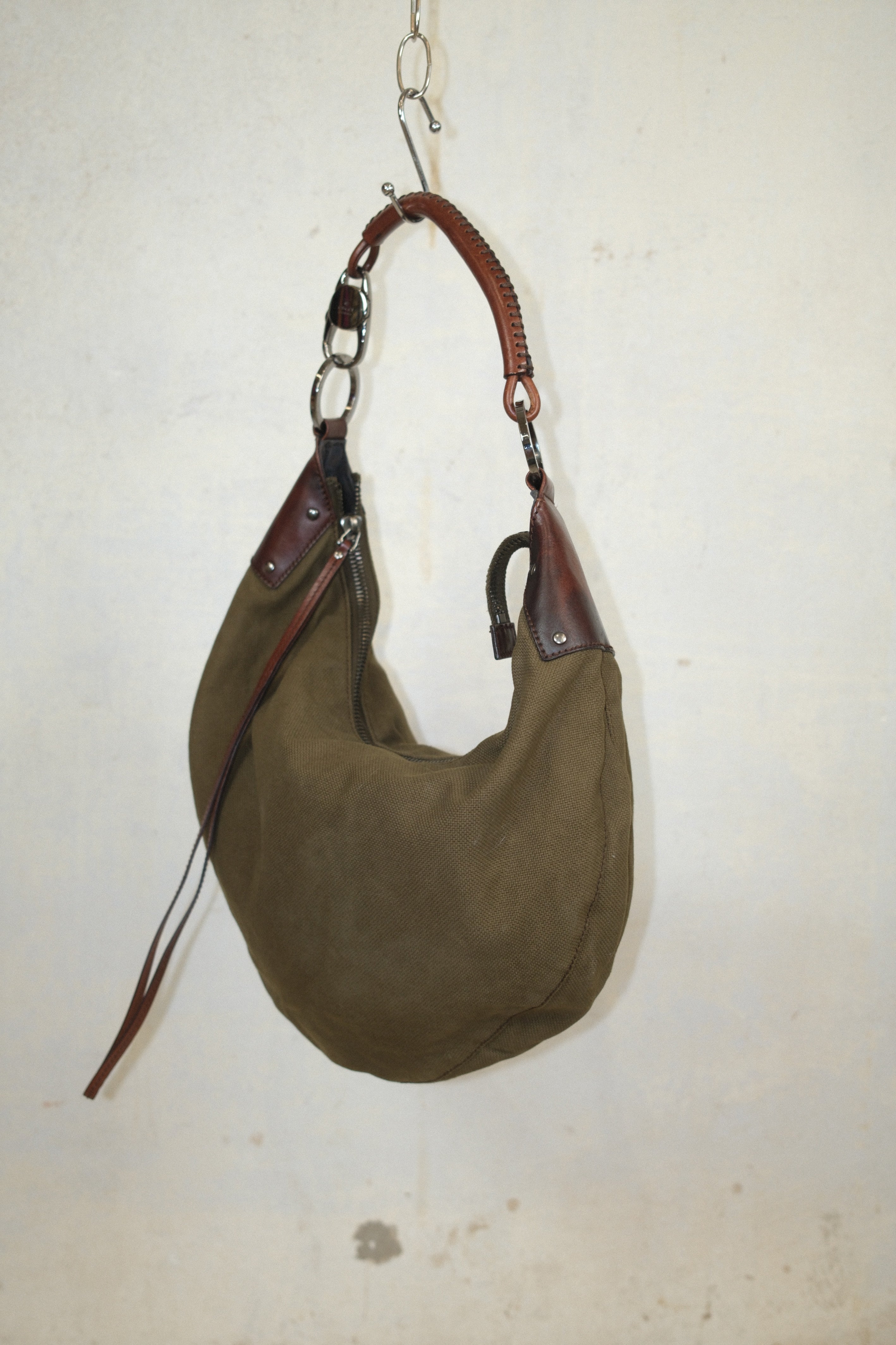 GUCCI TOM FORD 2002 MOON SHAPED SHOULDER BAG IN BROWN LEATHER & OLIVE CANVAS