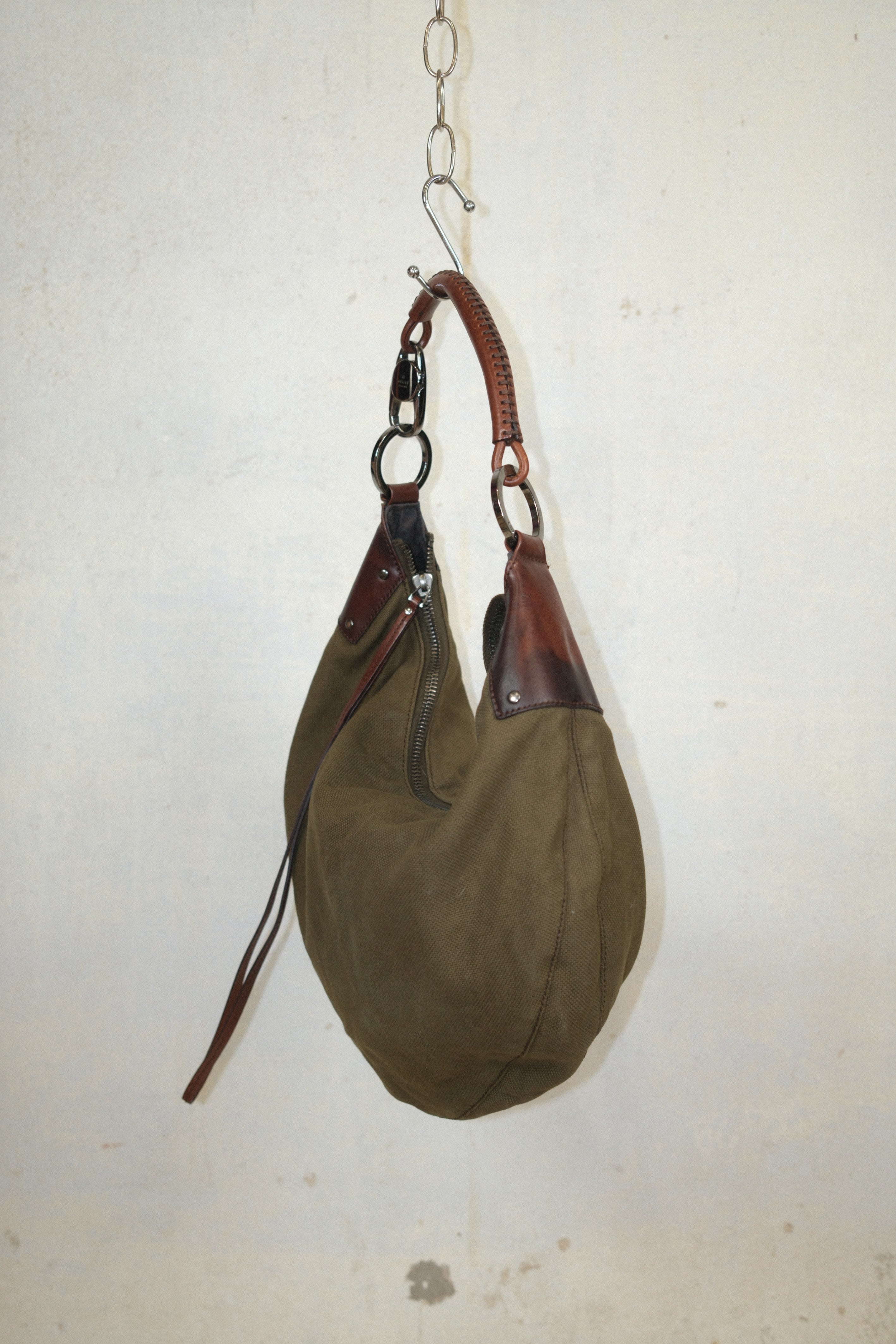 GUCCI TOM FORD 2002 MOON SHAPED SHOULDER BAG IN BROWN LEATHER & OLIVE CANVAS