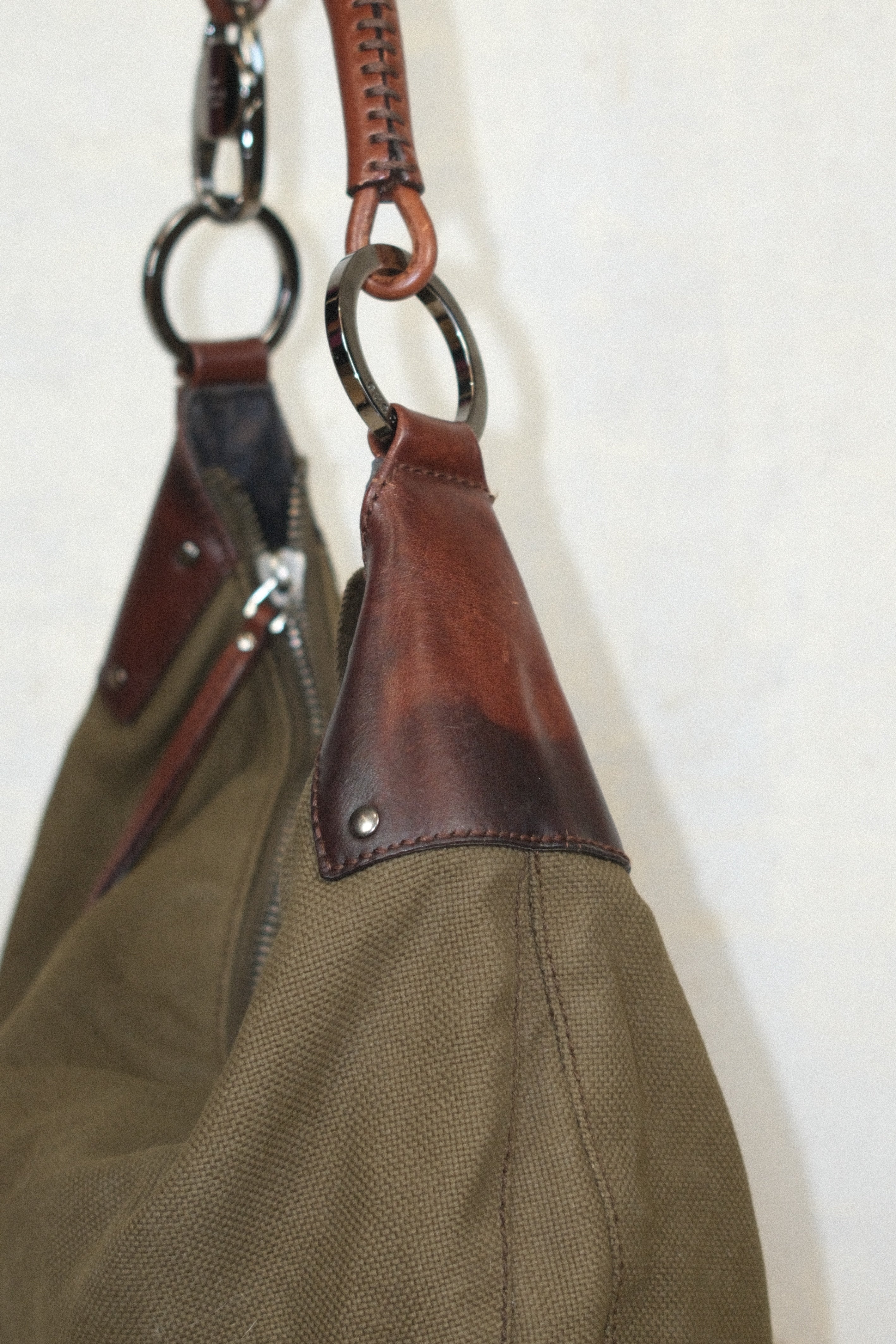 GUCCI TOM FORD 2002 MOON SHAPED SHOULDER BAG IN BROWN LEATHER & OLIVE CANVAS