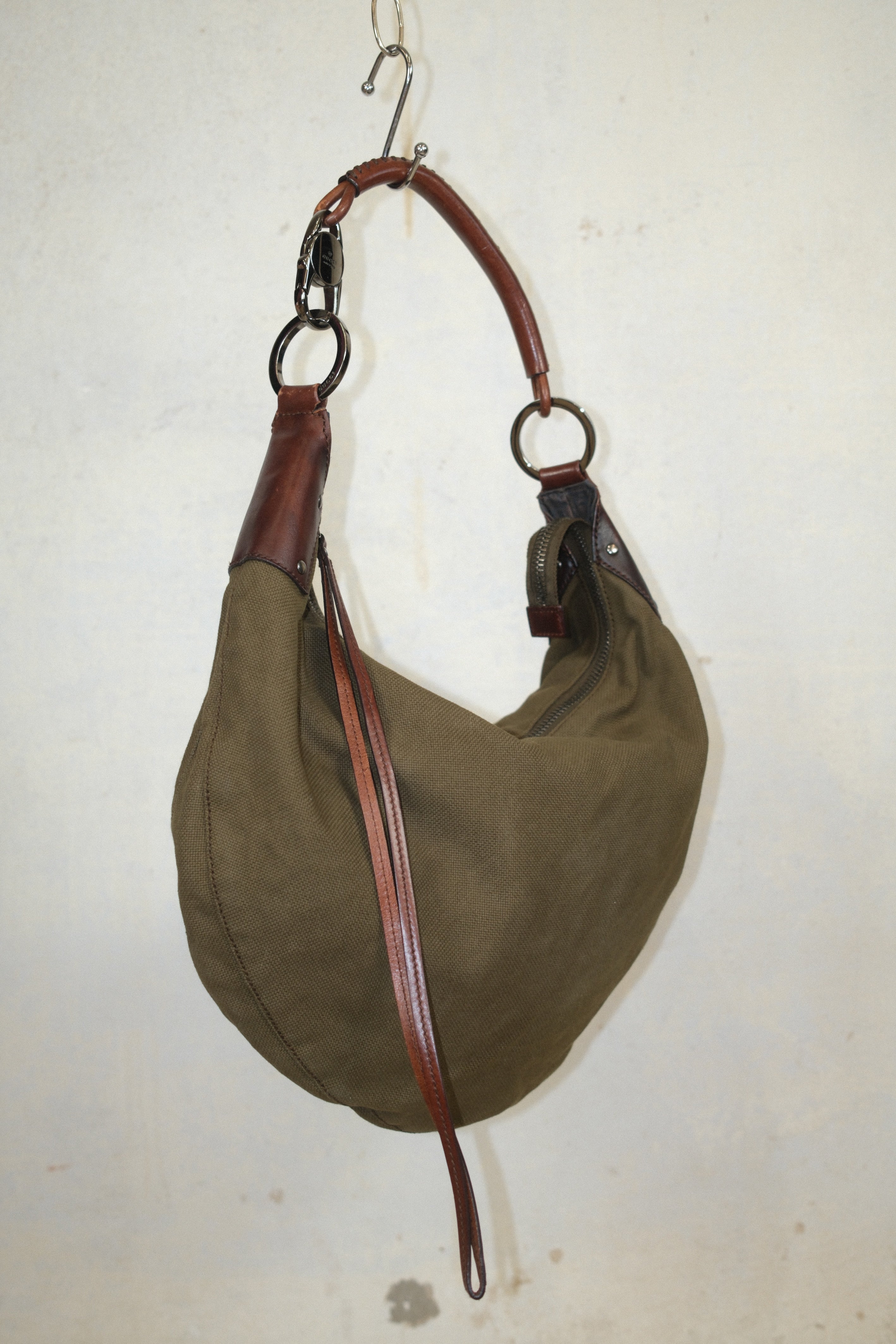 GUCCI TOM FORD 2002 MOON SHAPED SHOULDER BAG IN BROWN LEATHER & OLIVE CANVAS