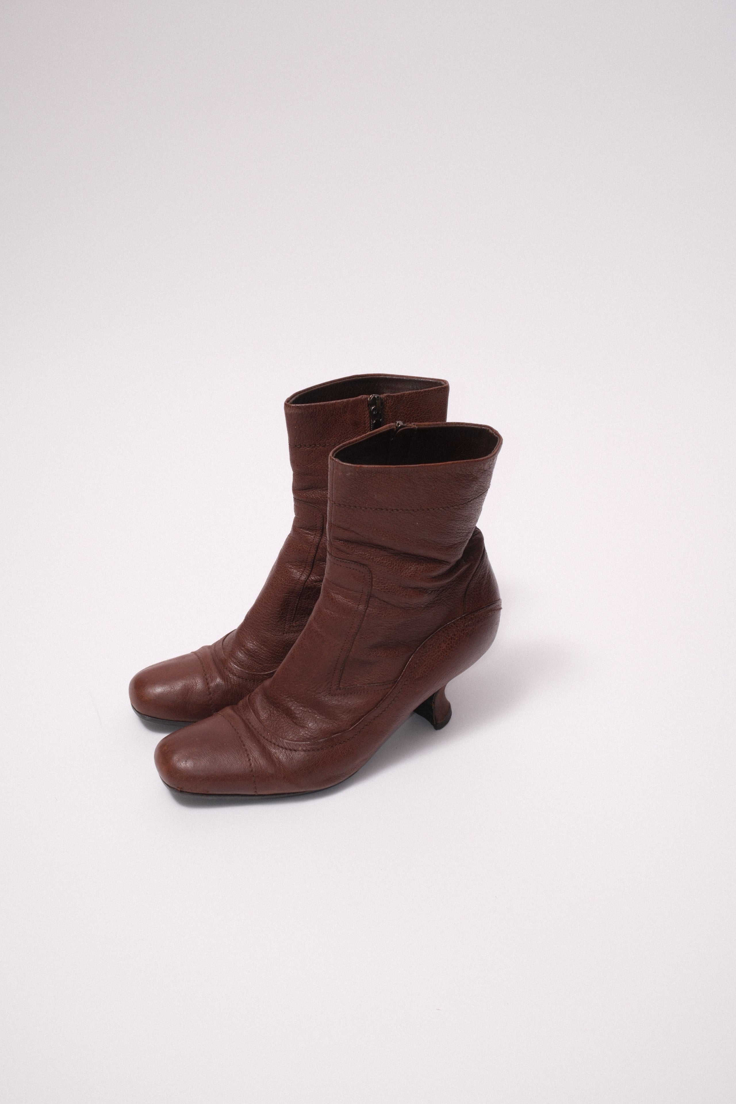 Prada rounded ankle boots in brown leather size 39