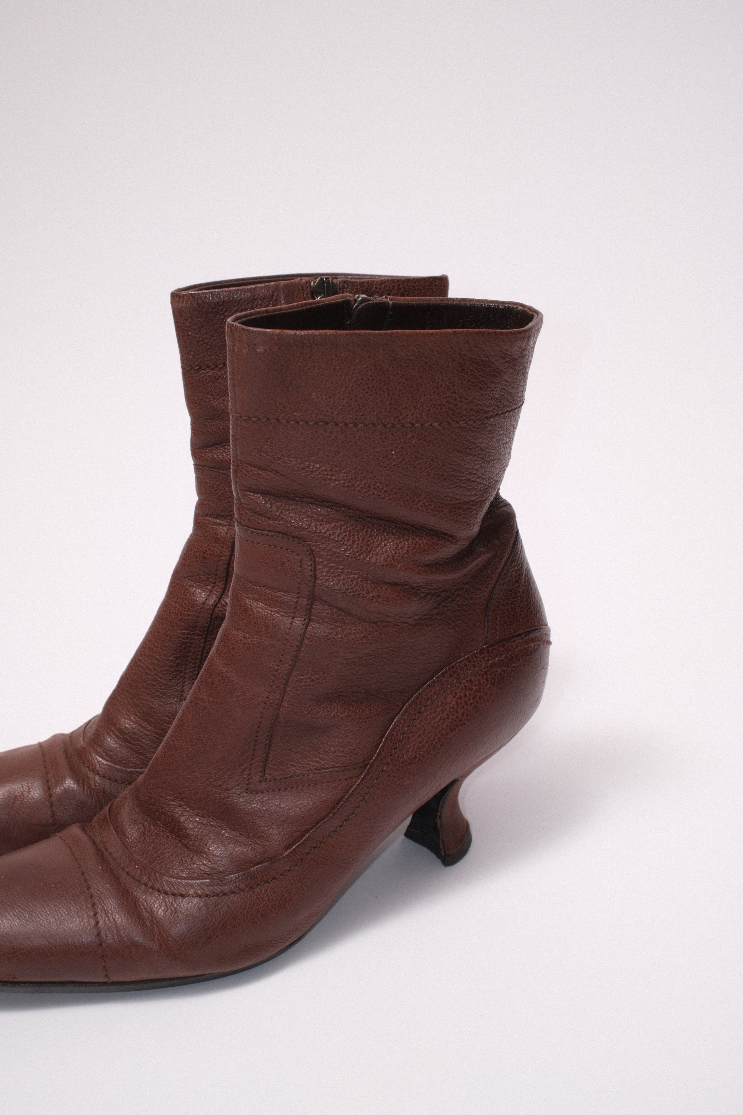 Prada rounded ankle boots in brown leather size 39