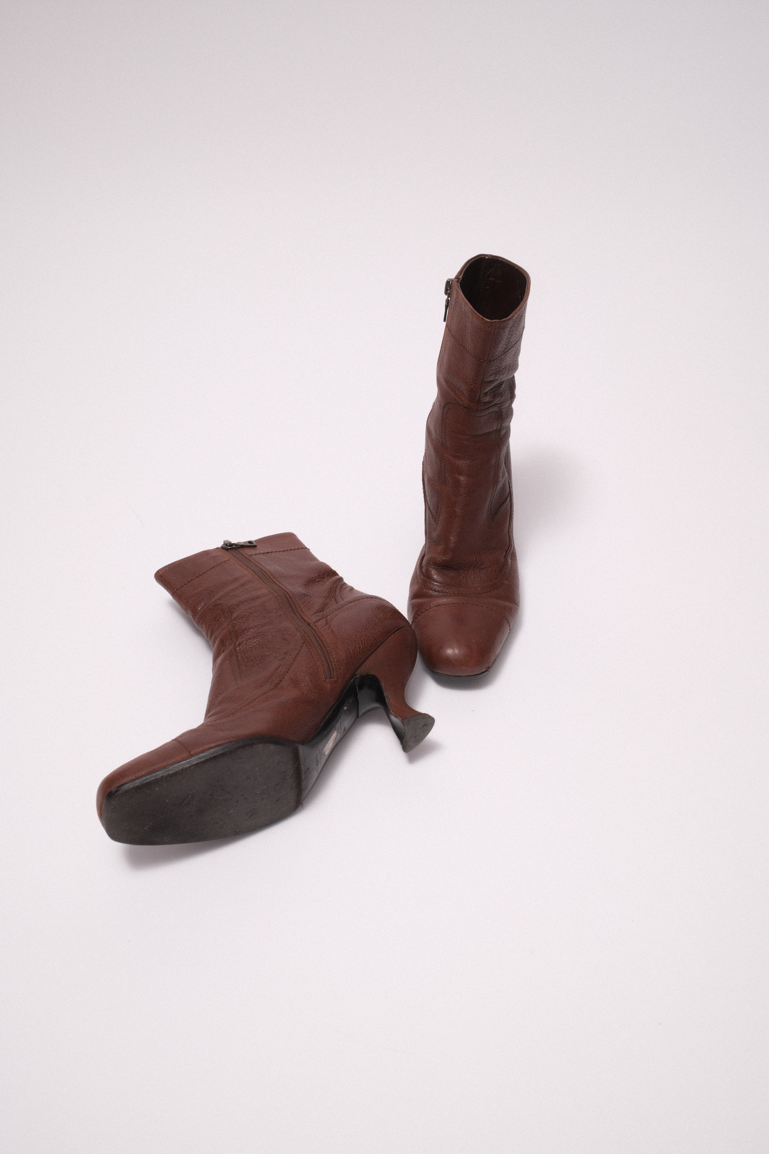 Prada rounded ankle boots in brown leather size 39
