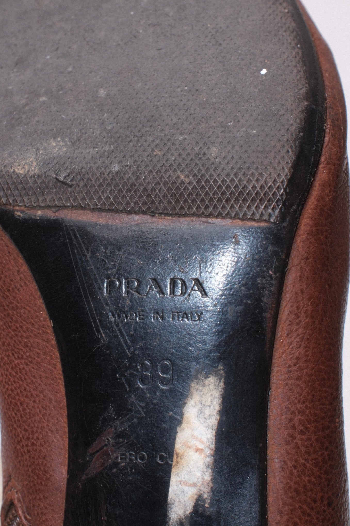 Prada rounded ankle boots in brown leather size 39