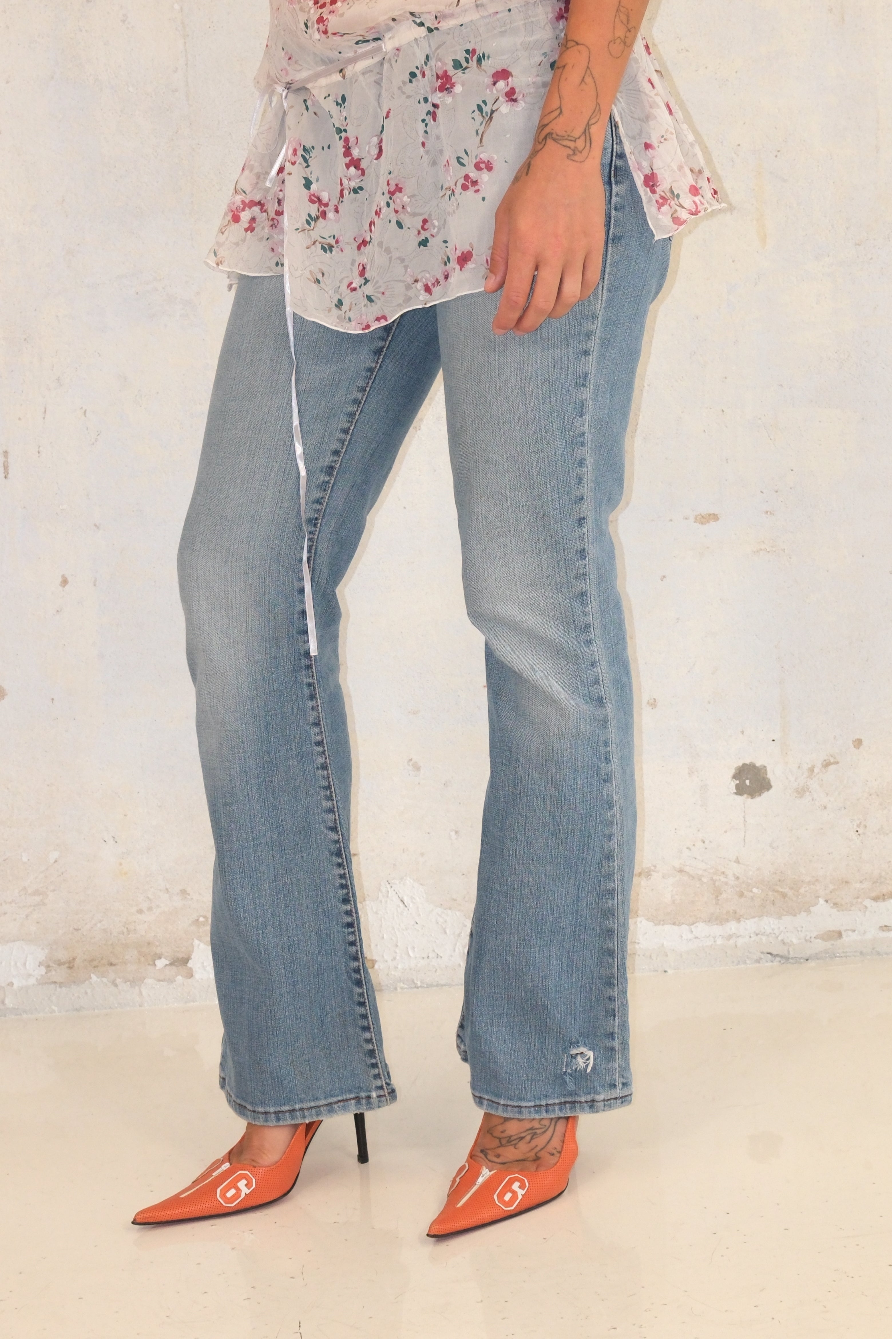 Levi’s High-Waisted Light-Wash Jeans Size 38