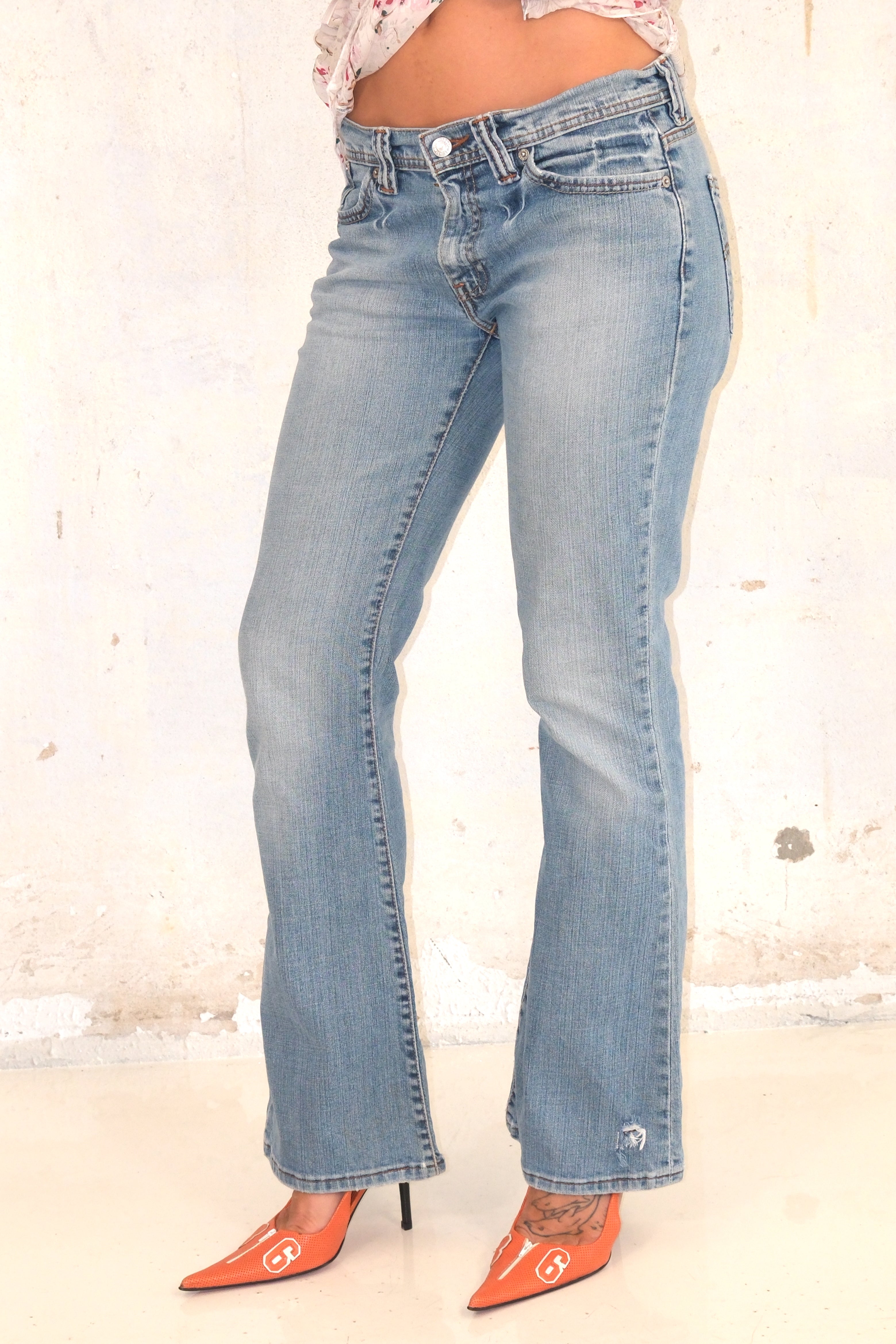 Levi’s High-Waisted Light-Wash Jeans Size 38