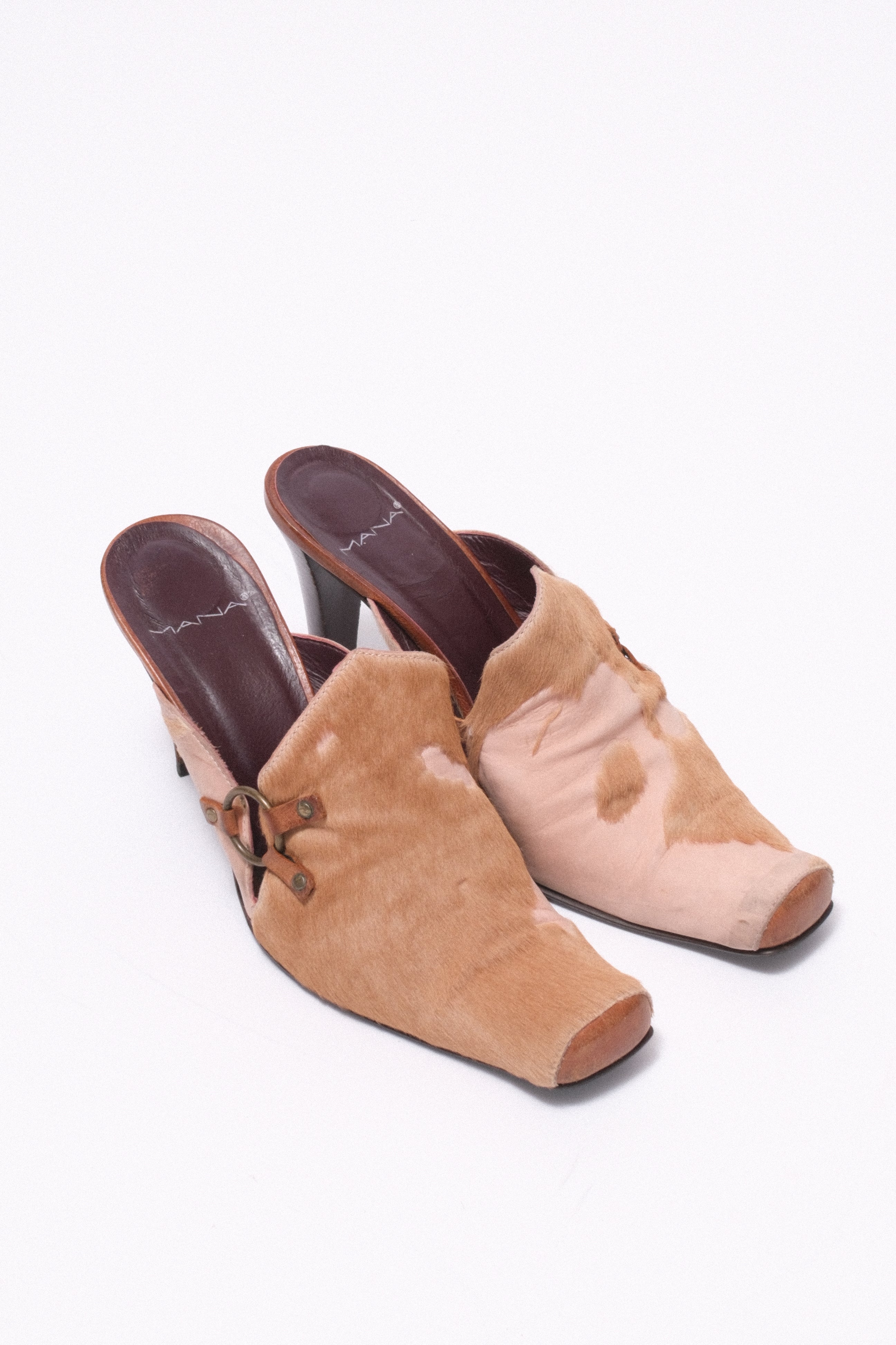 Mana scanned leather mules with side hardware