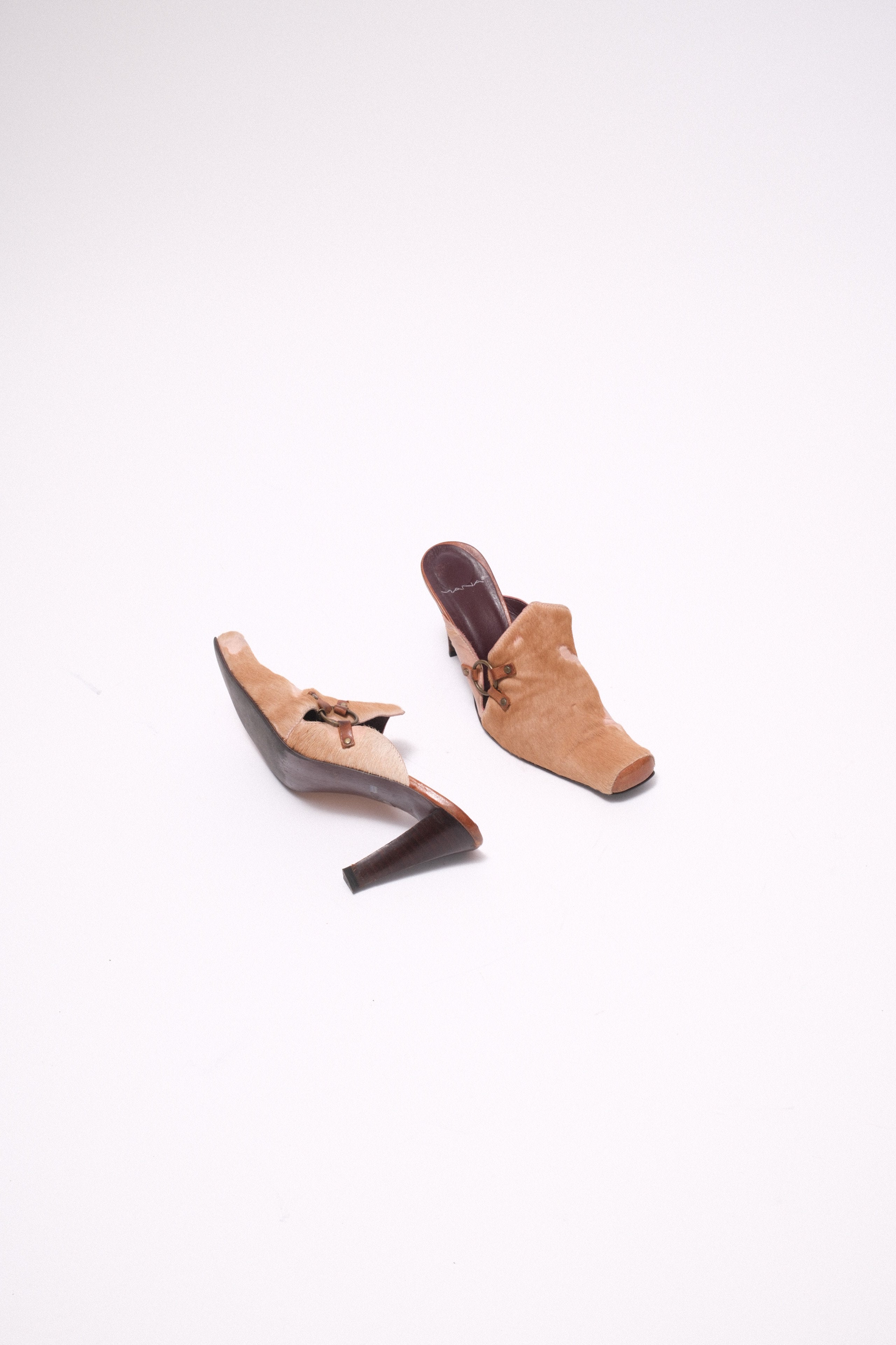 Mana scanned leather mules with side hardware