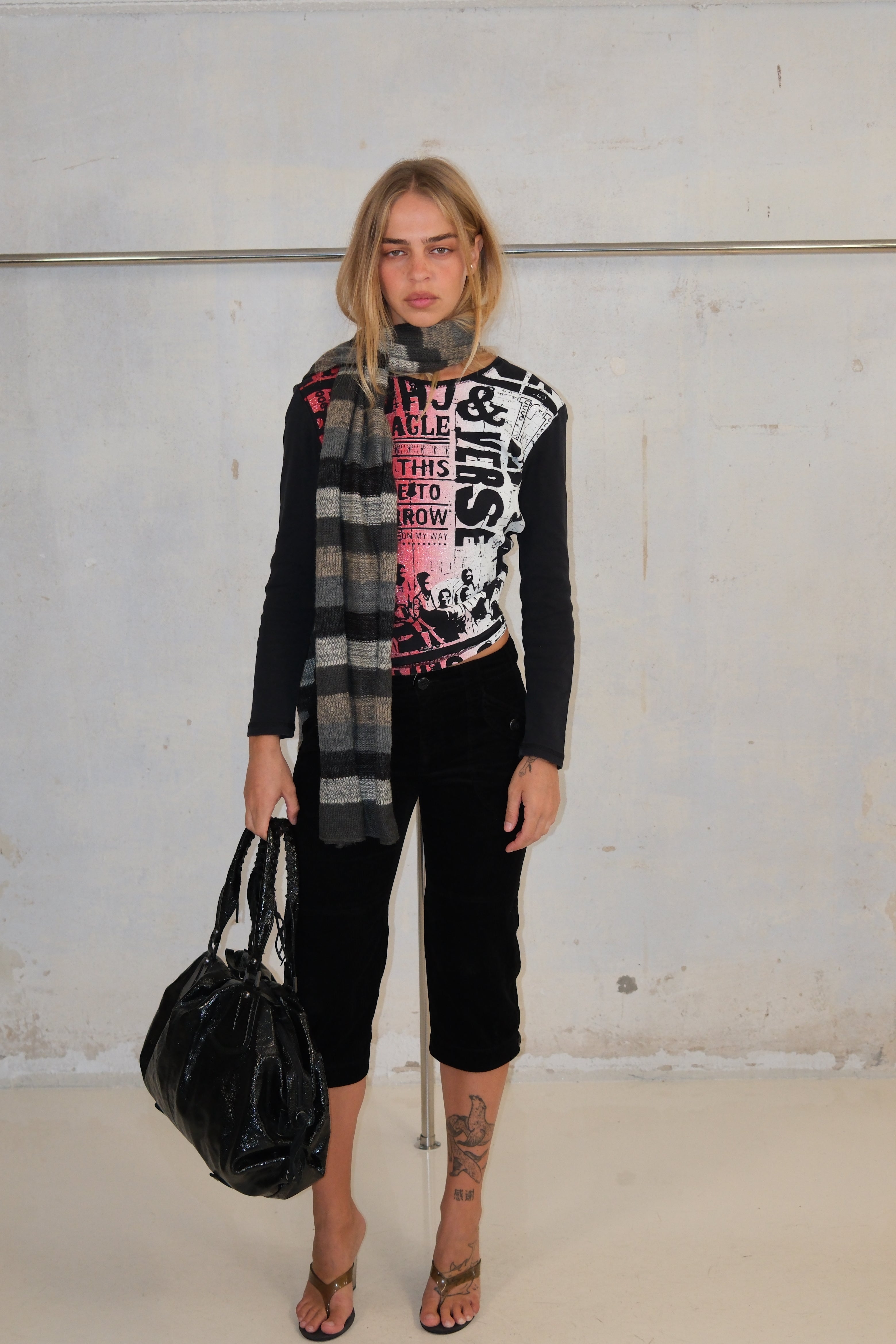 Striped knit Scarf In Monochrome Colors