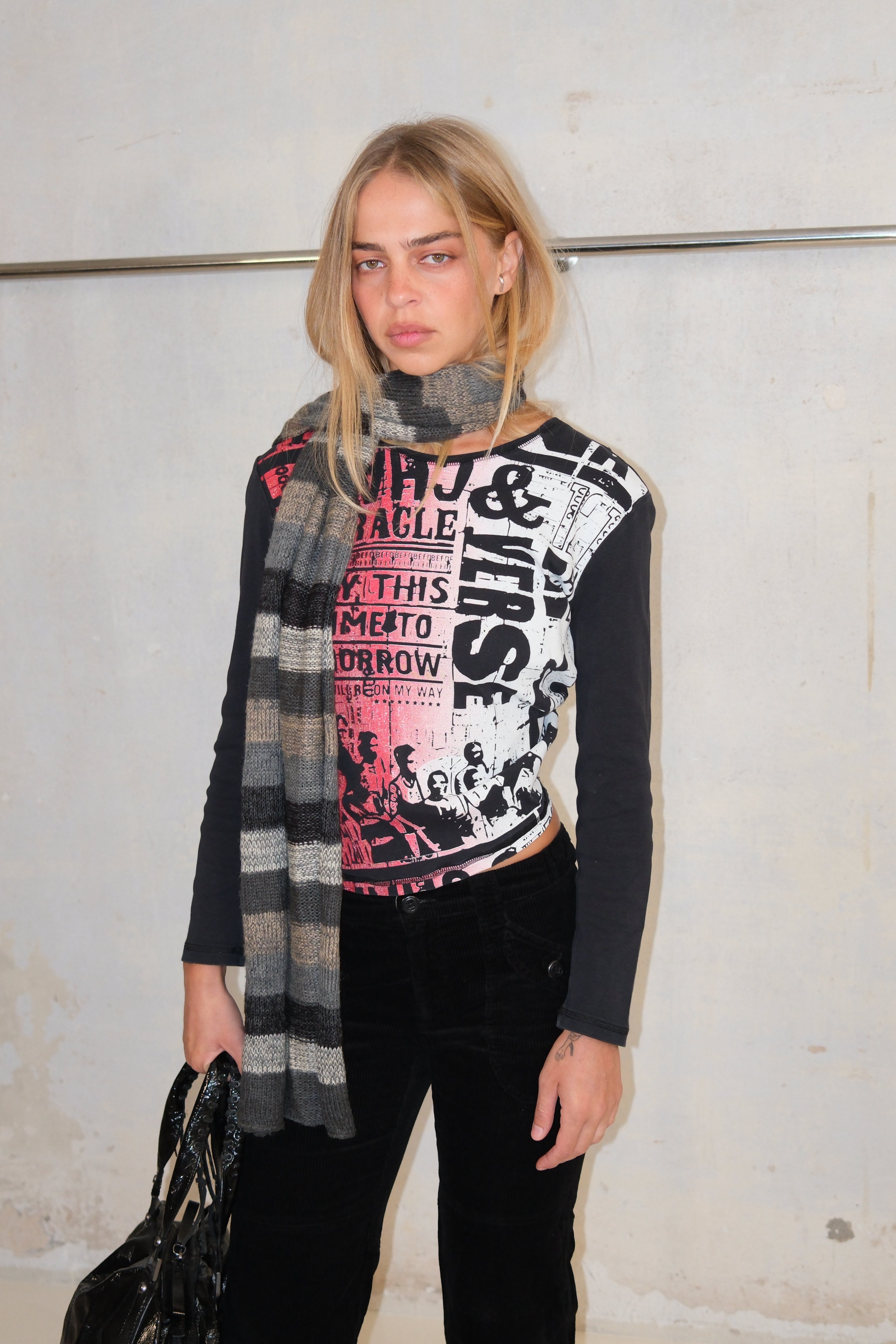 Striped knit Scarf In Monochrome Colors