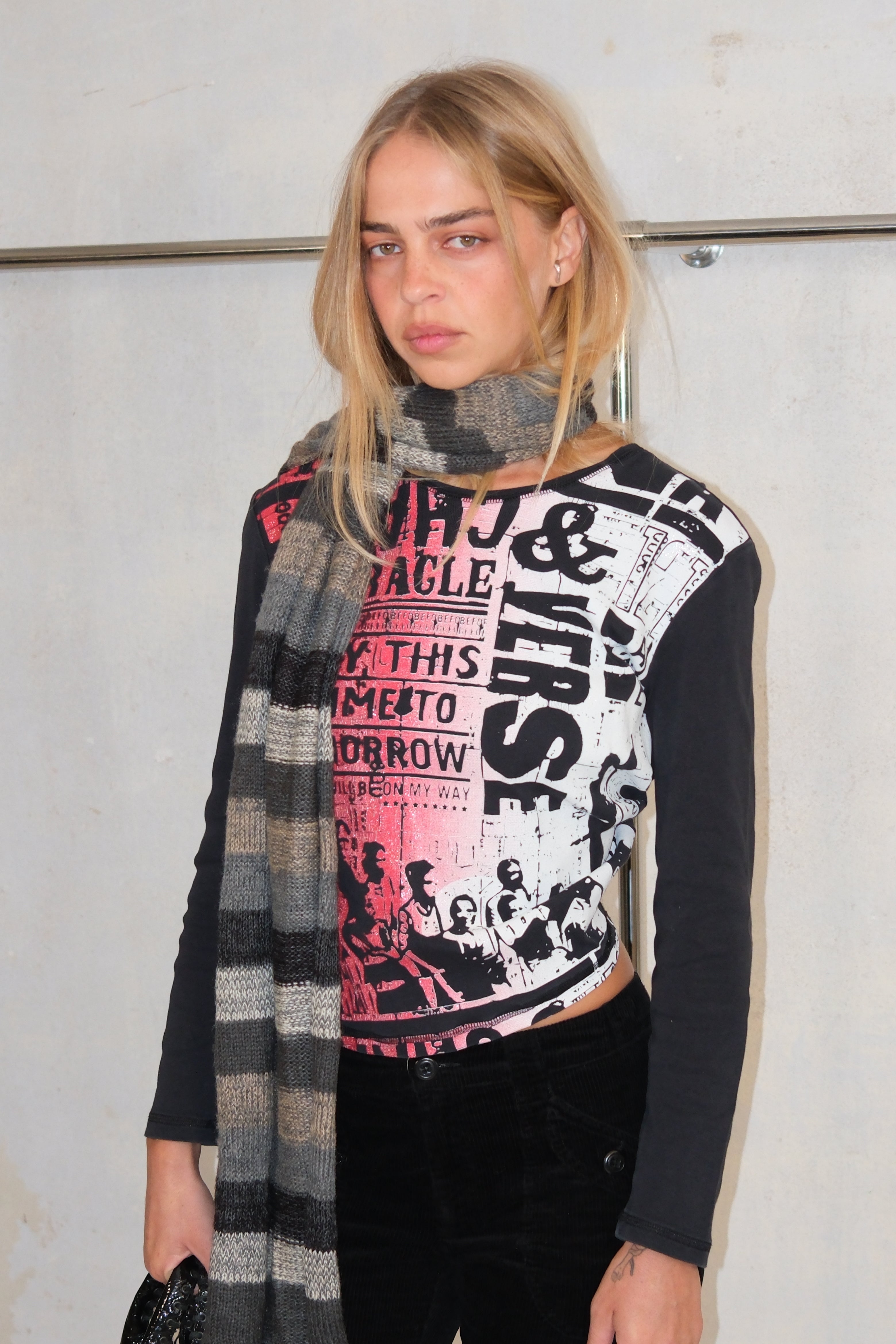 Striped knit Scarf In Monochrome Colors