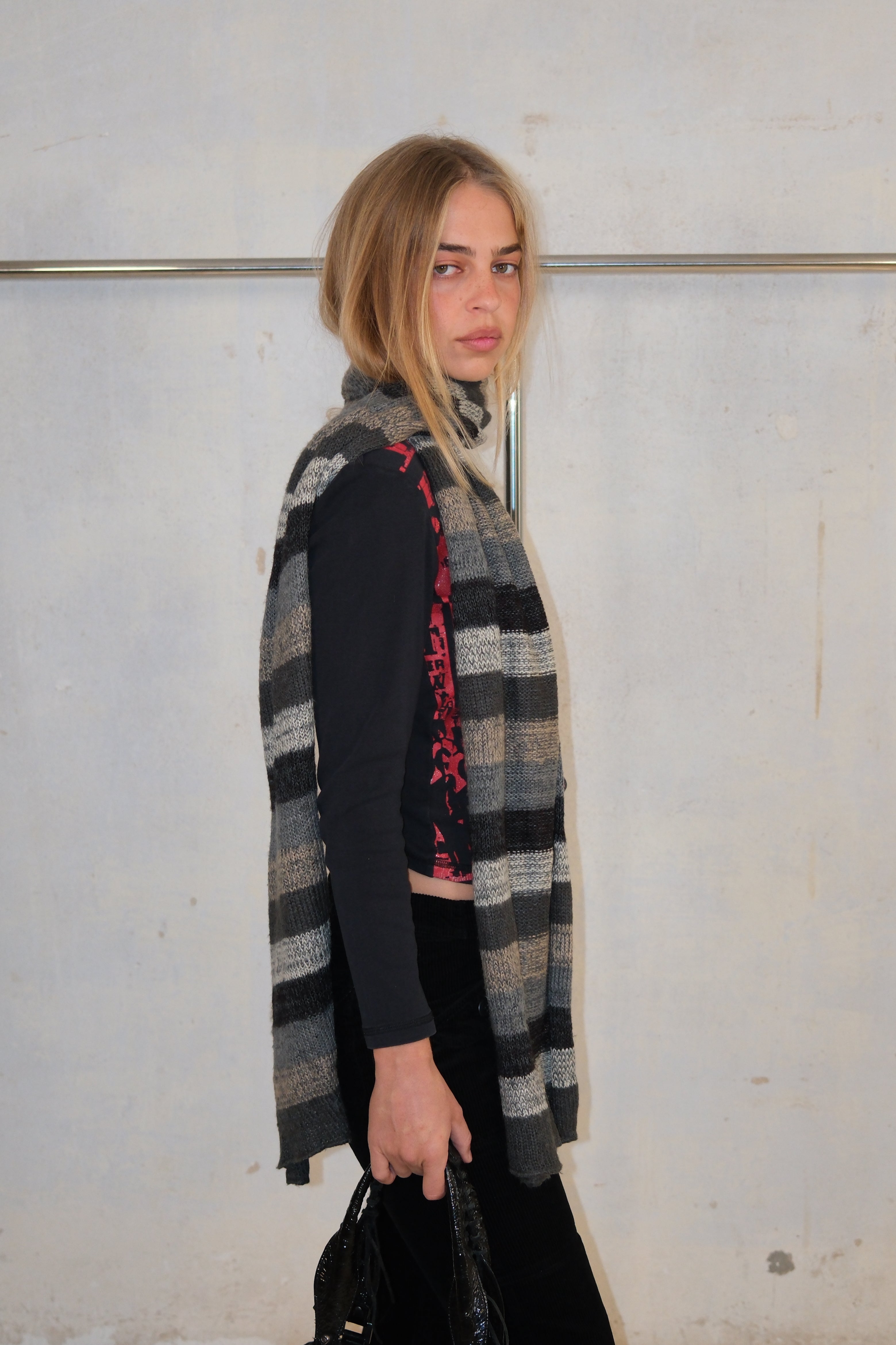 Striped knit Scarf In Monochrome Colors