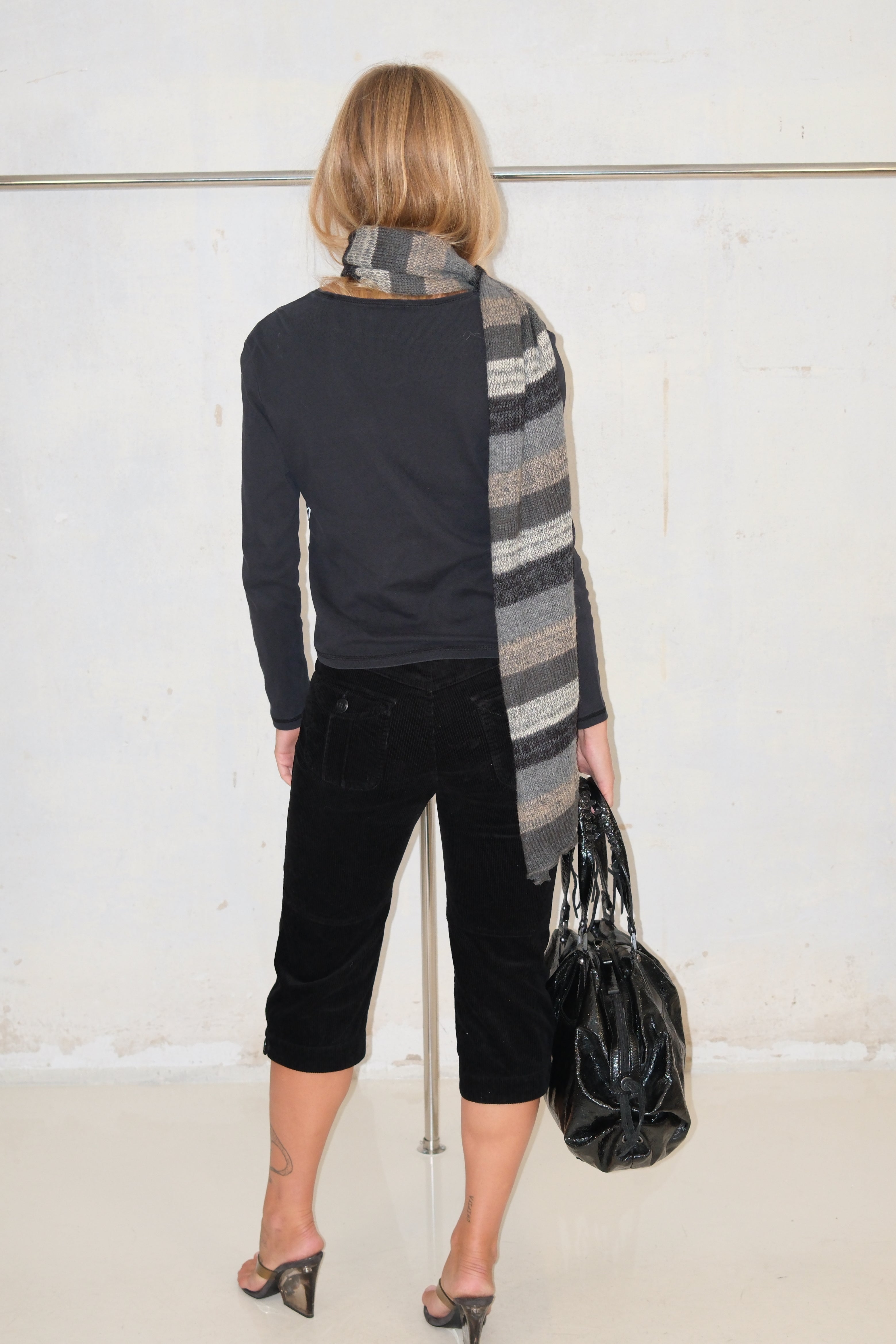 Striped knit Scarf In Monochrome Colors