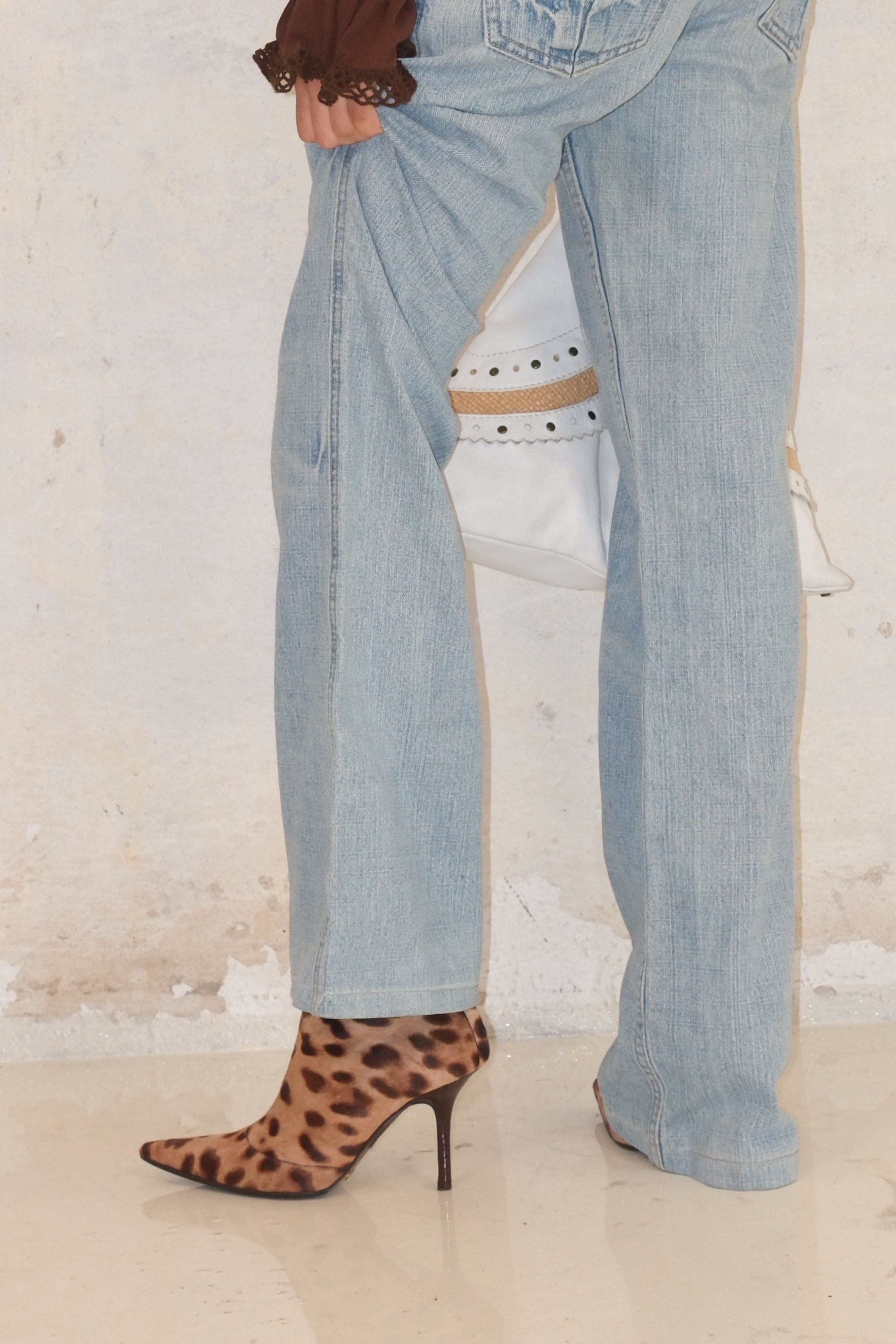 Light-Wash Low-Rise Jeans With Zippers Size 34-36