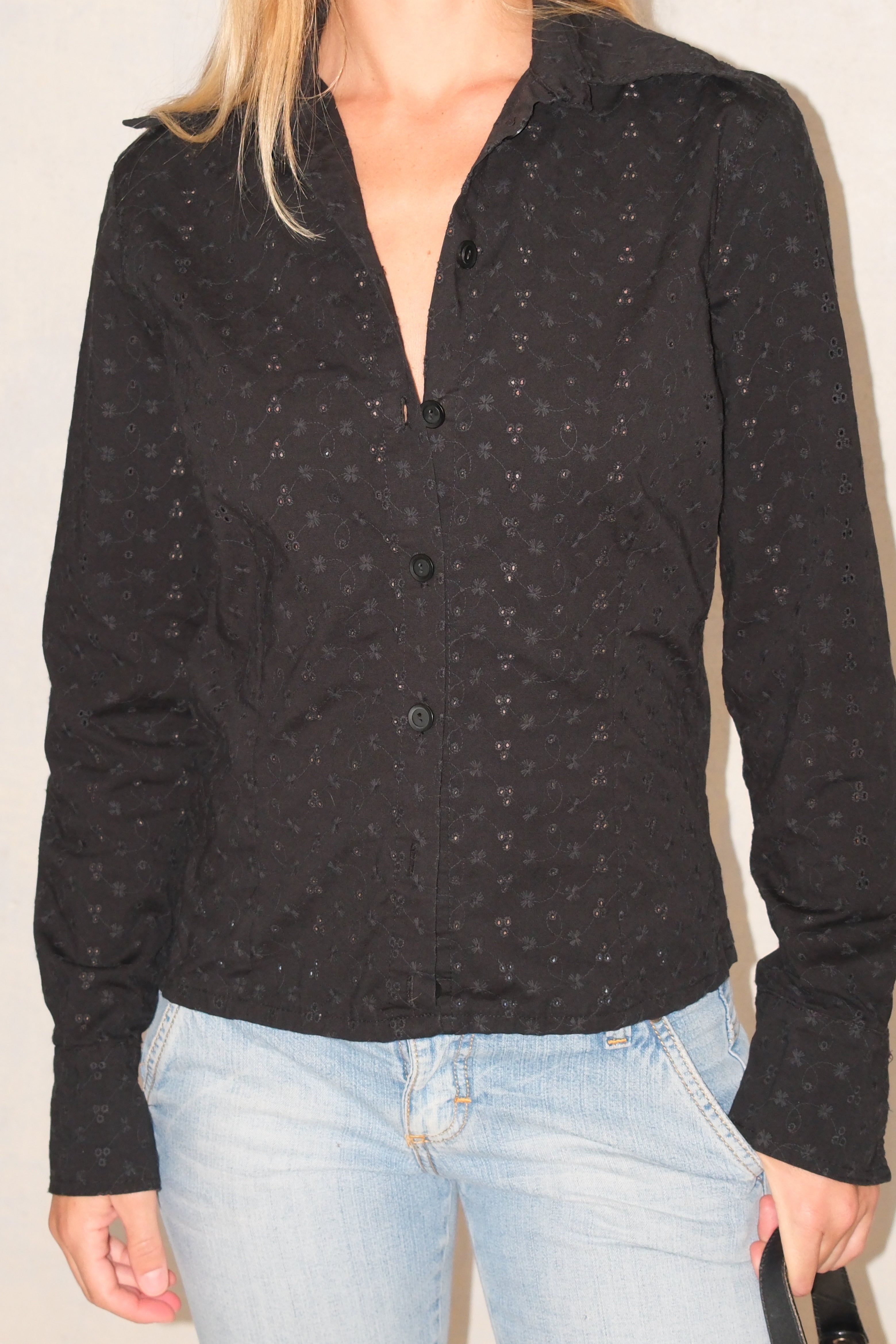 BLACK TEXTURED BUTTON DOWN SHIRT