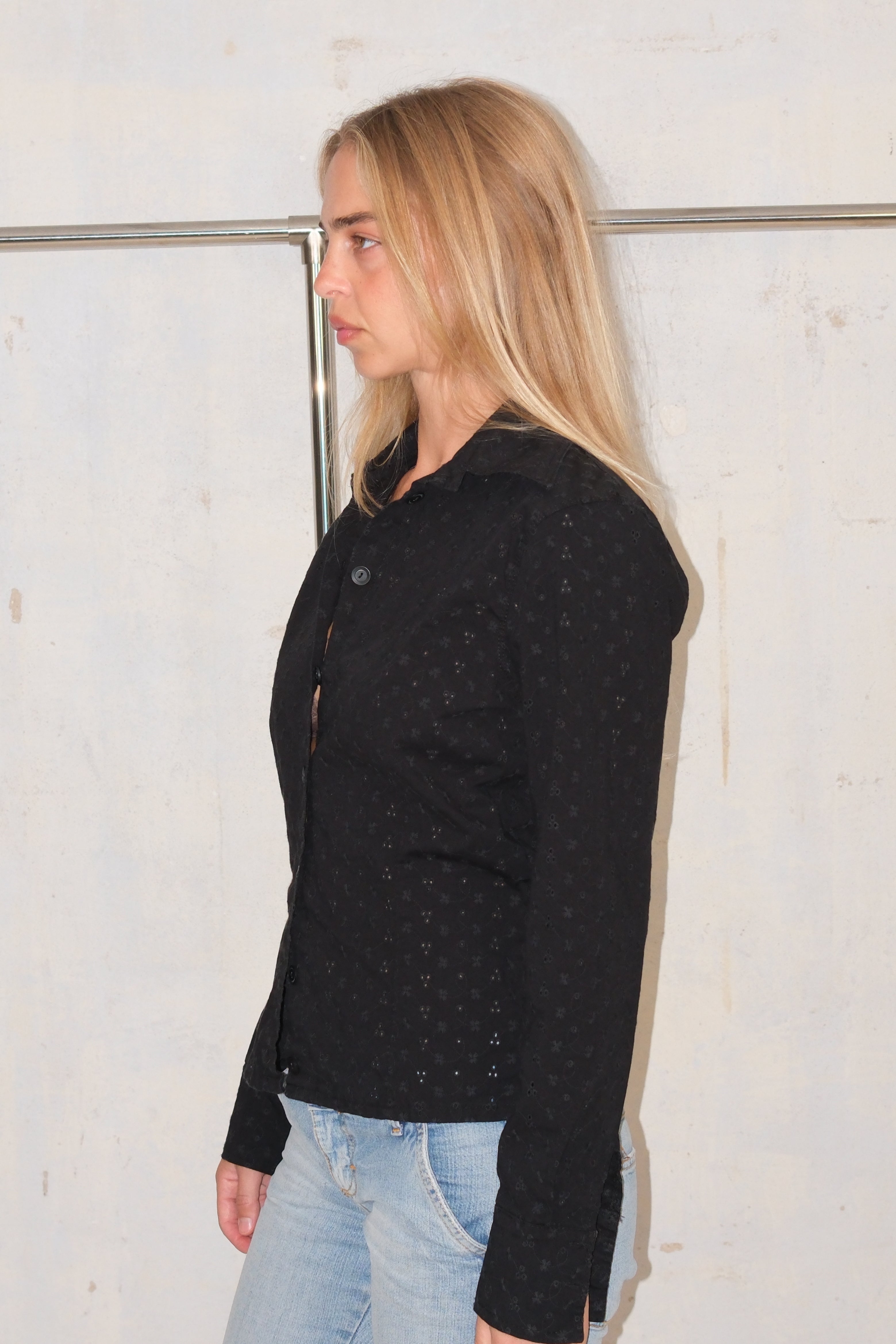 BLACK TEXTURED BUTTON DOWN SHIRT