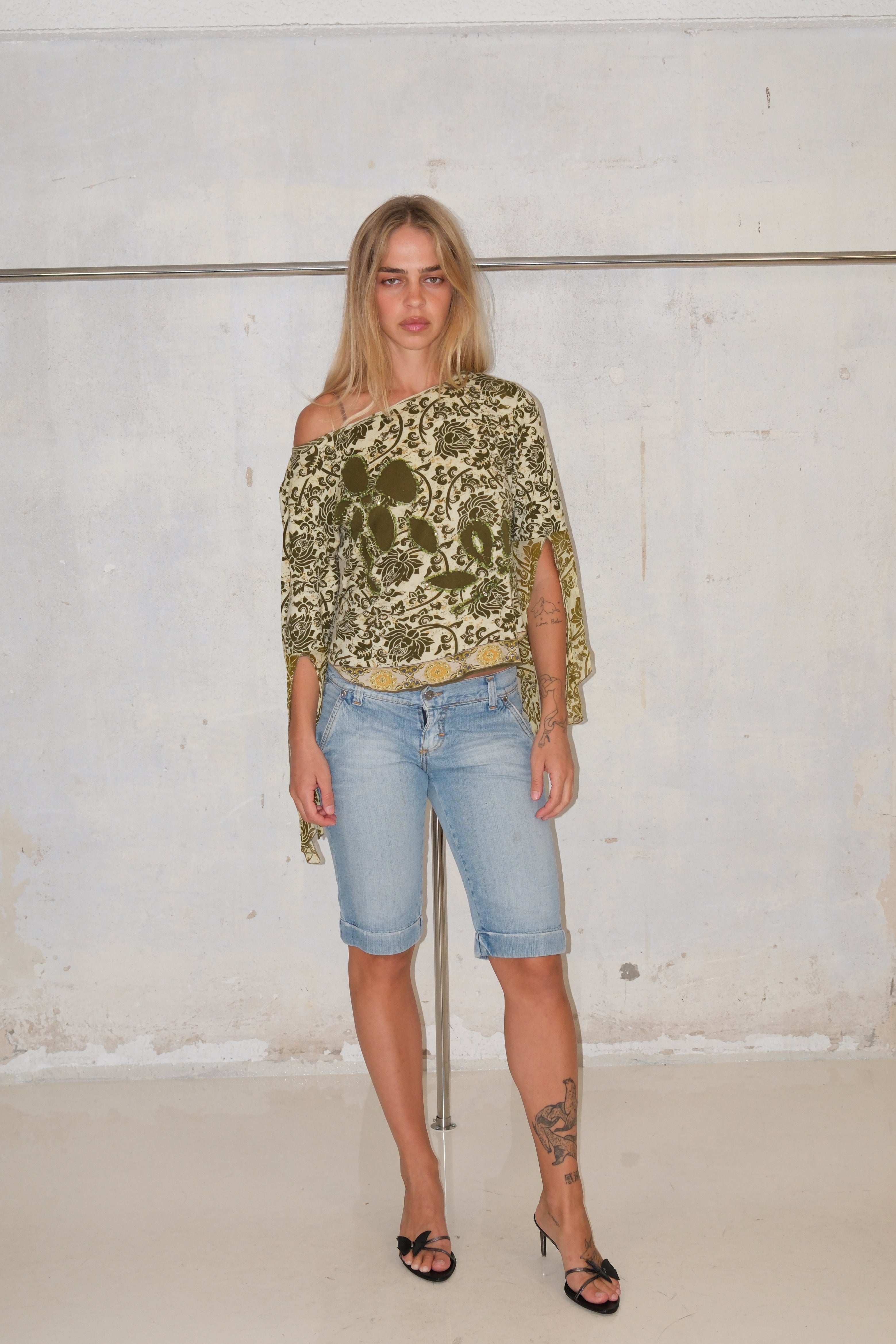 OFF SHOULDER PRINTED TOP WITH BEADS