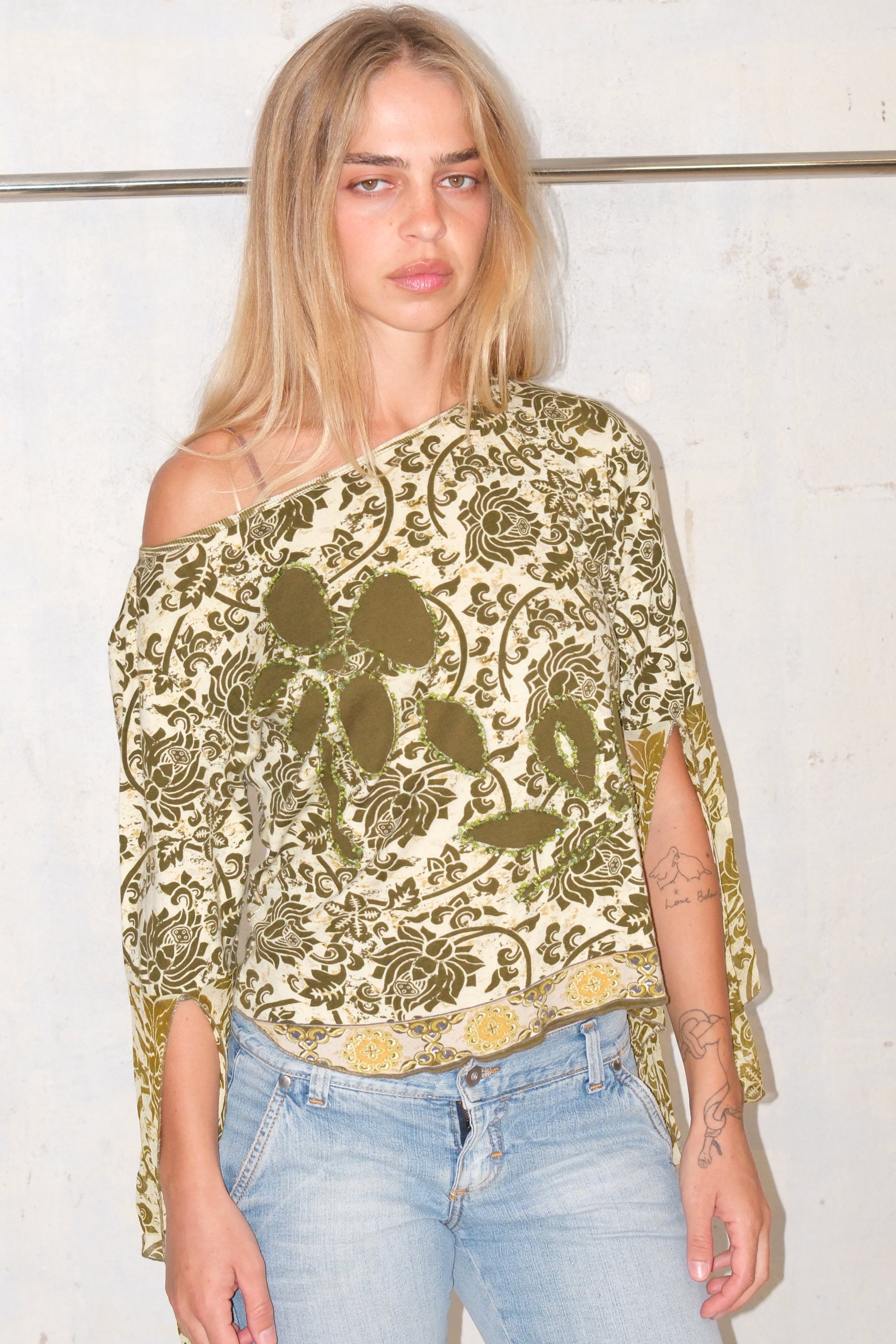 OFF SHOULDER PRINTED TOP WITH BEADS