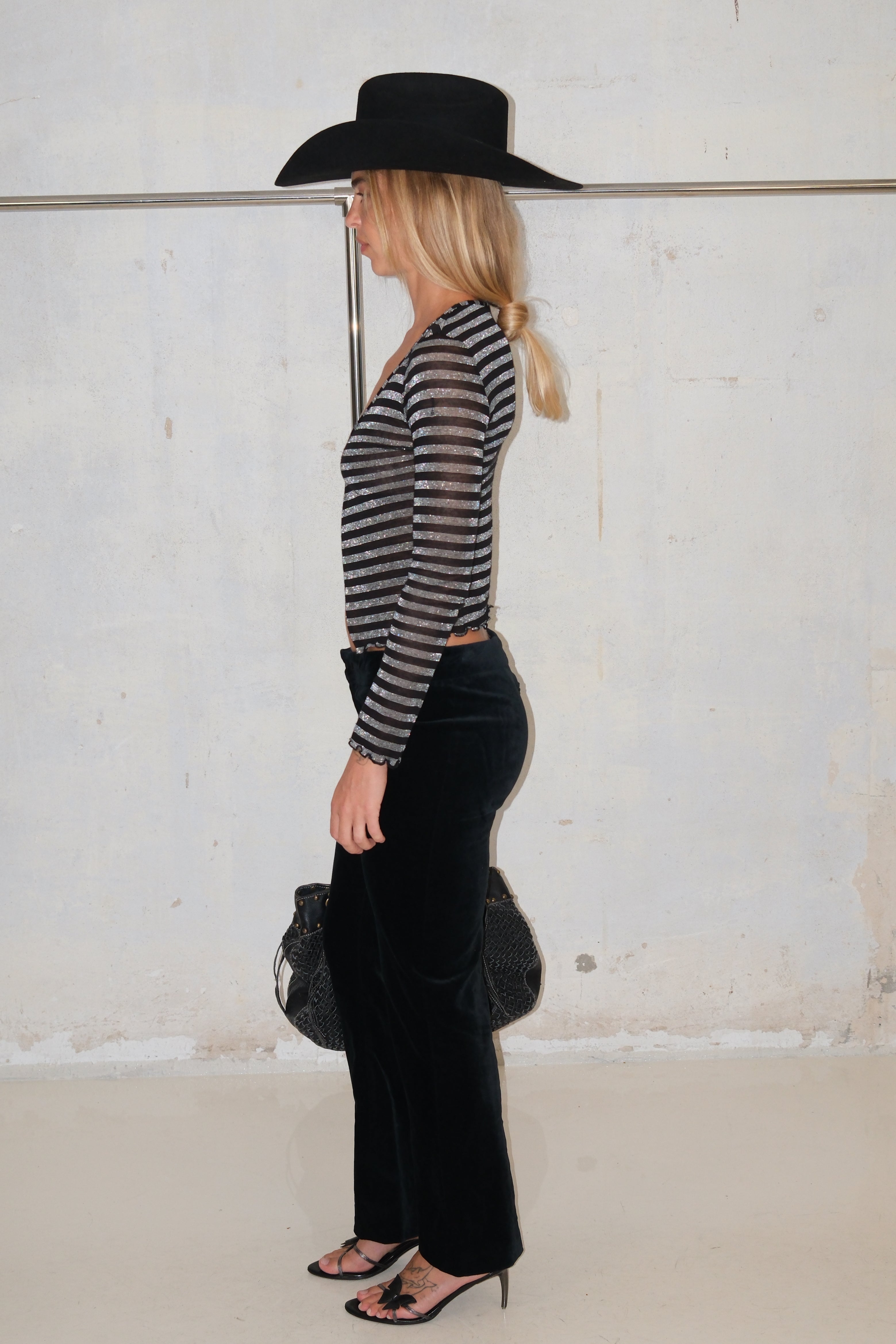 Velvet Black Low-Rise Pants Size 38