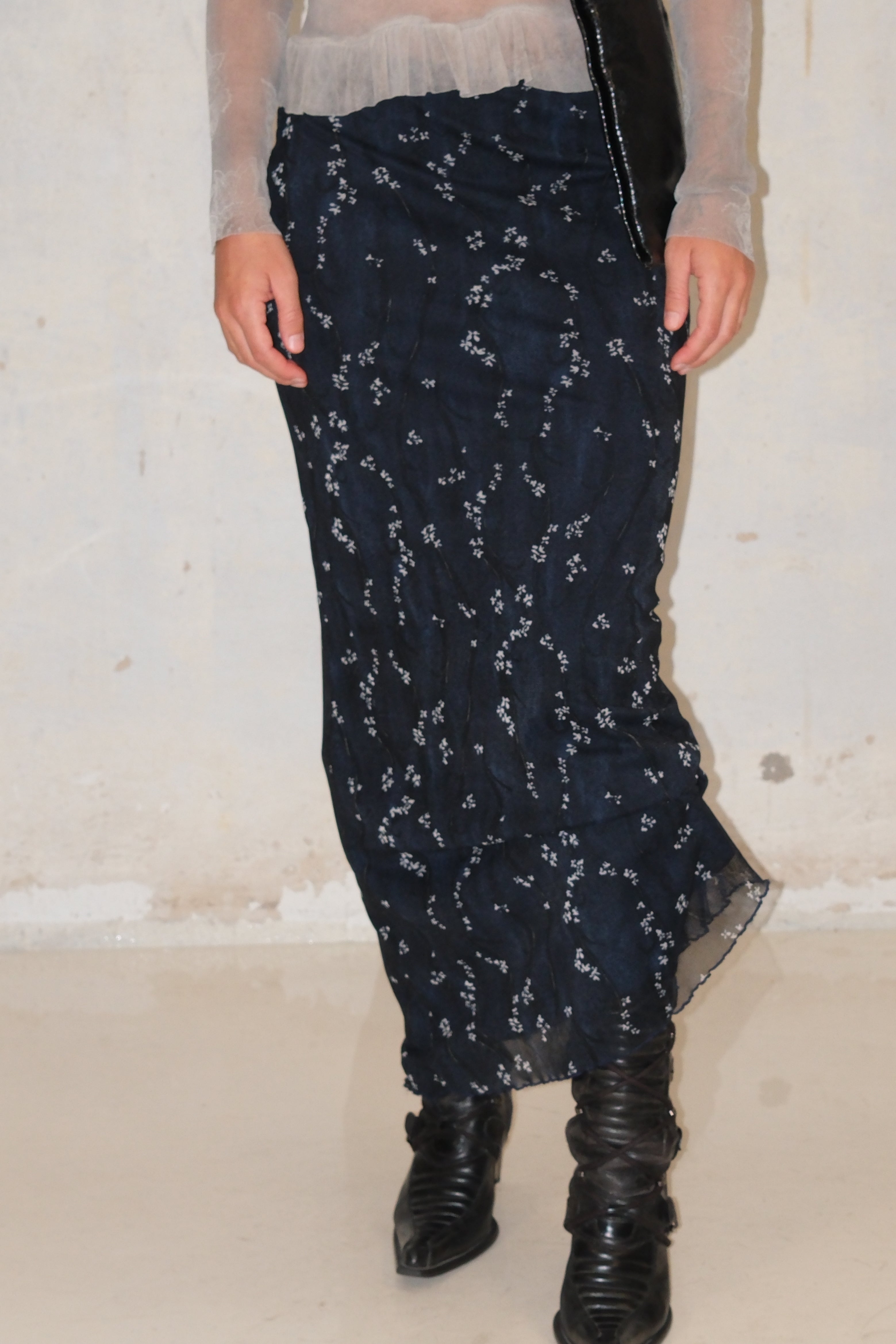 BLUE FLORAL LOW-RISE MAXI SKIRT