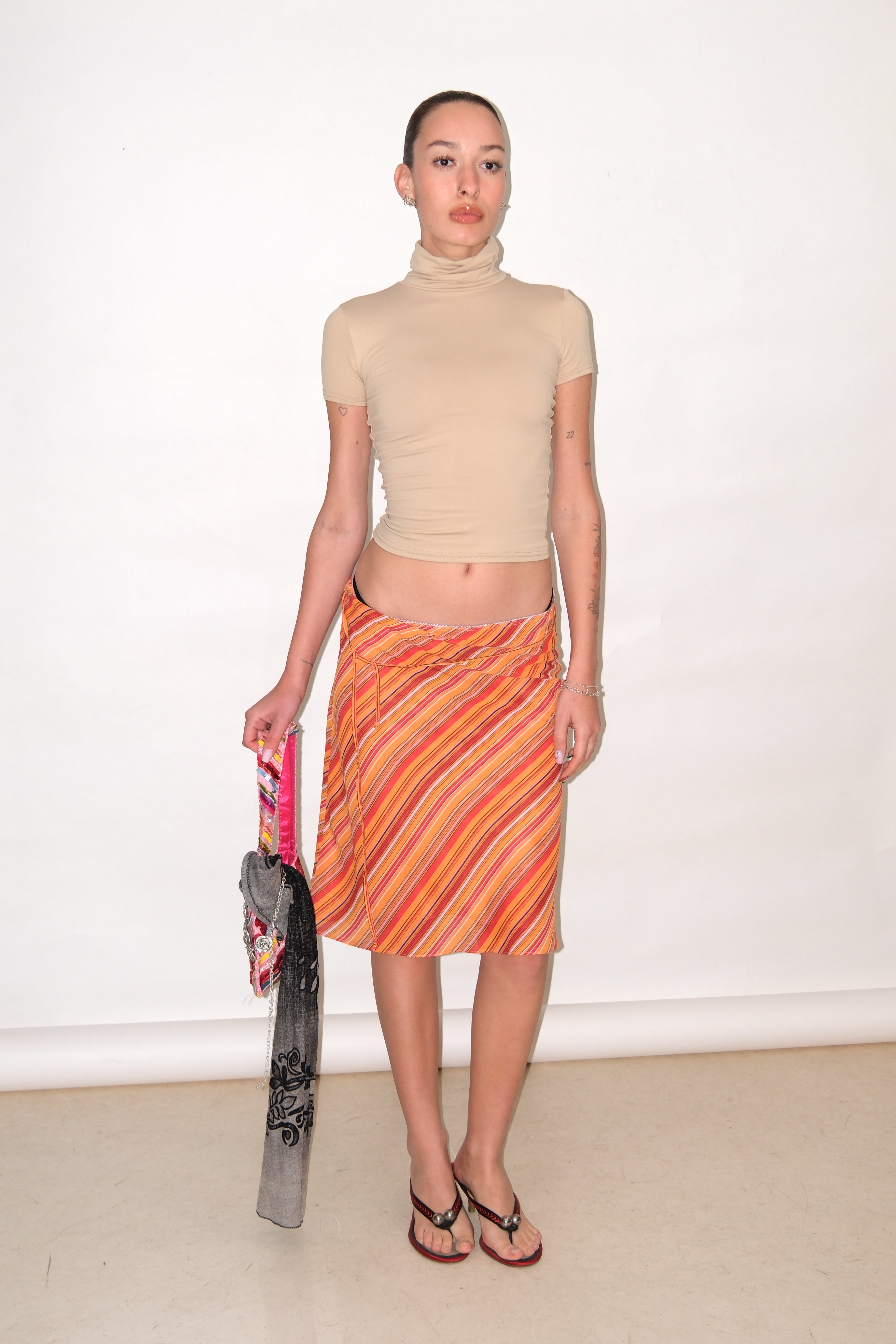 NUDE TONE TURTLE NECK TOP