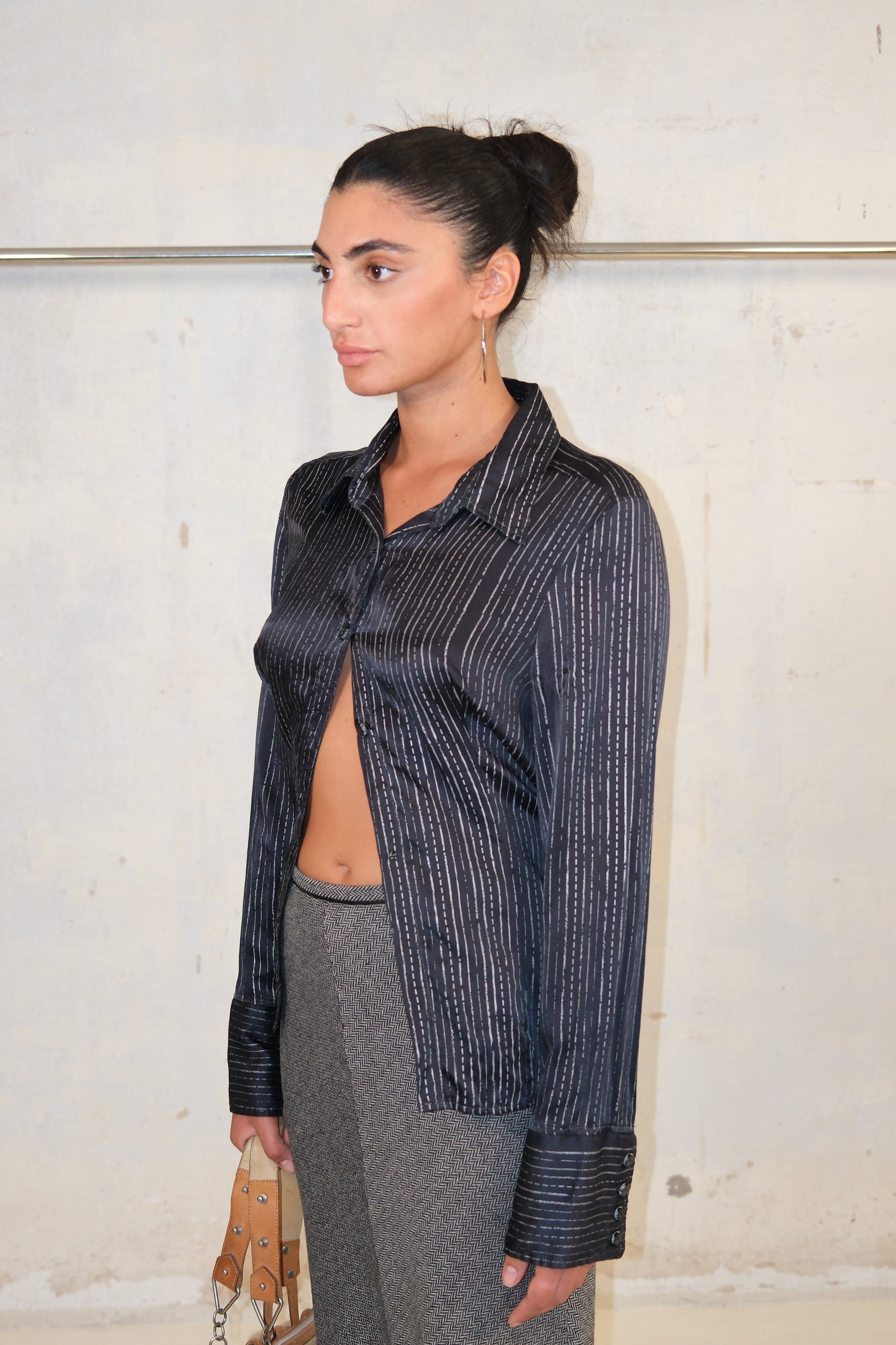 STRIPED BLACK AND SILVER LIGHTWEIGHT BUTTON DOWN SHIRT