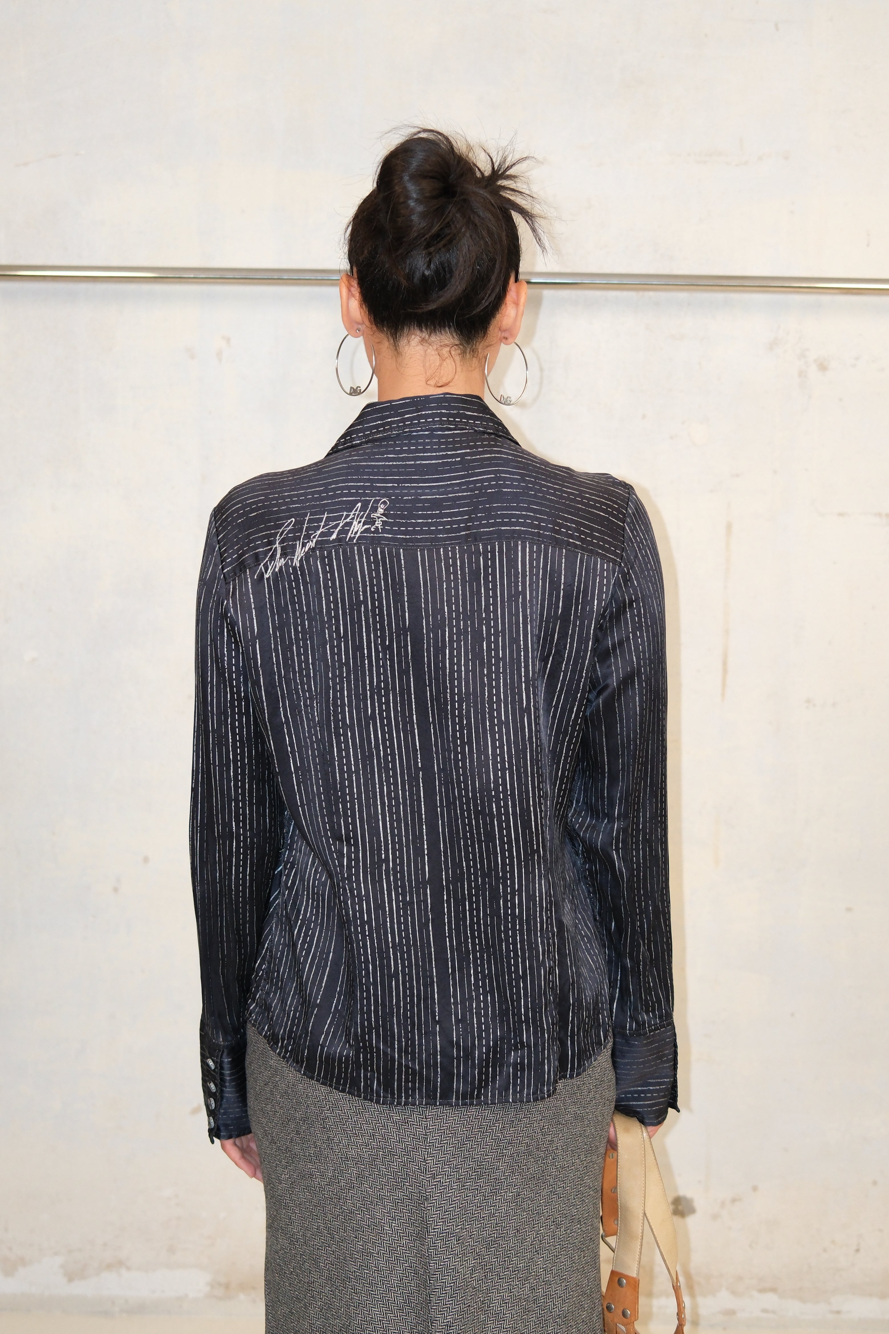 STRIPED BLACK AND SILVER LIGHTWEIGHT BUTTON DOWN SHIRT