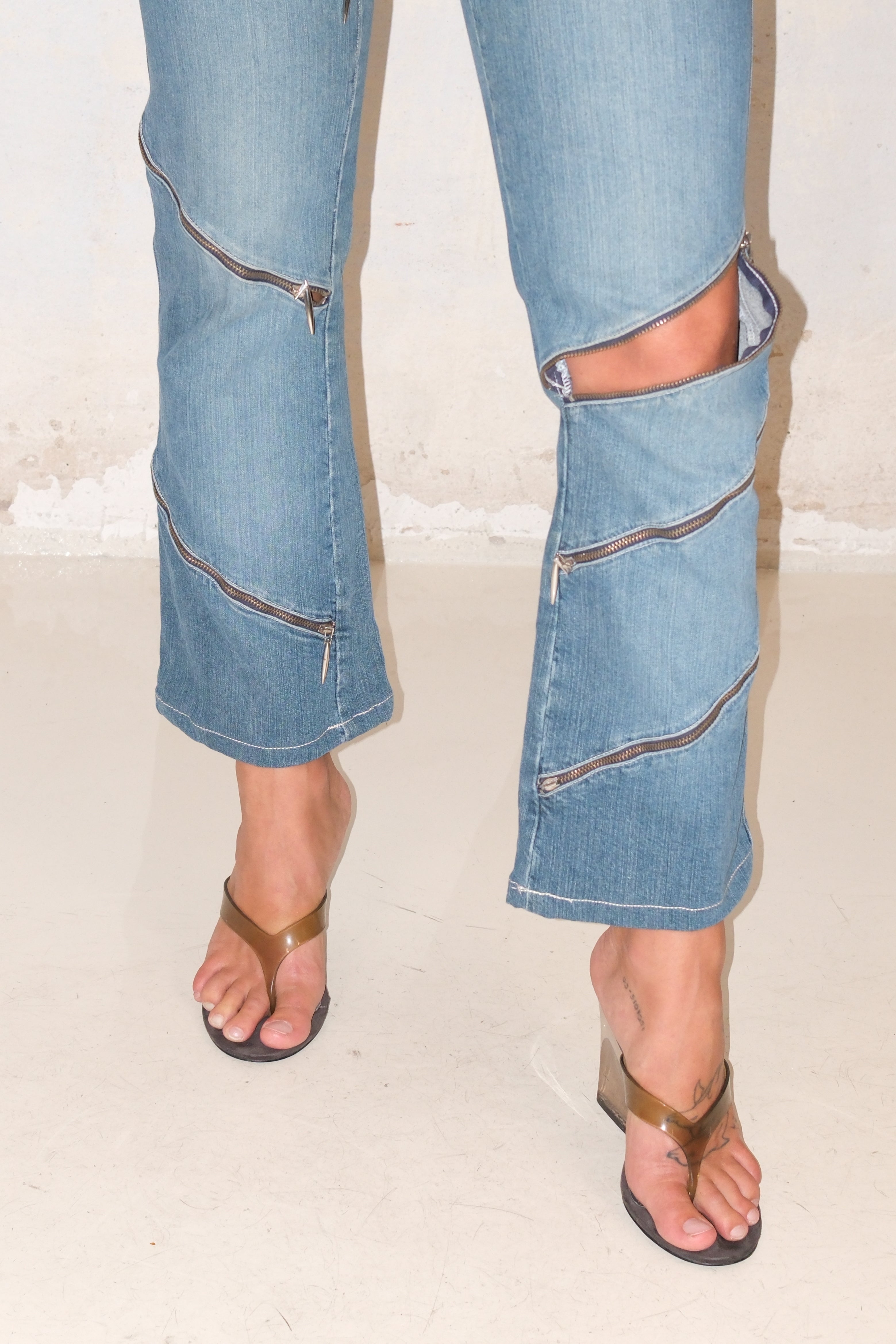 Only Thierry Mugler Low-Rise Jeans With Details And Zippers Size 38