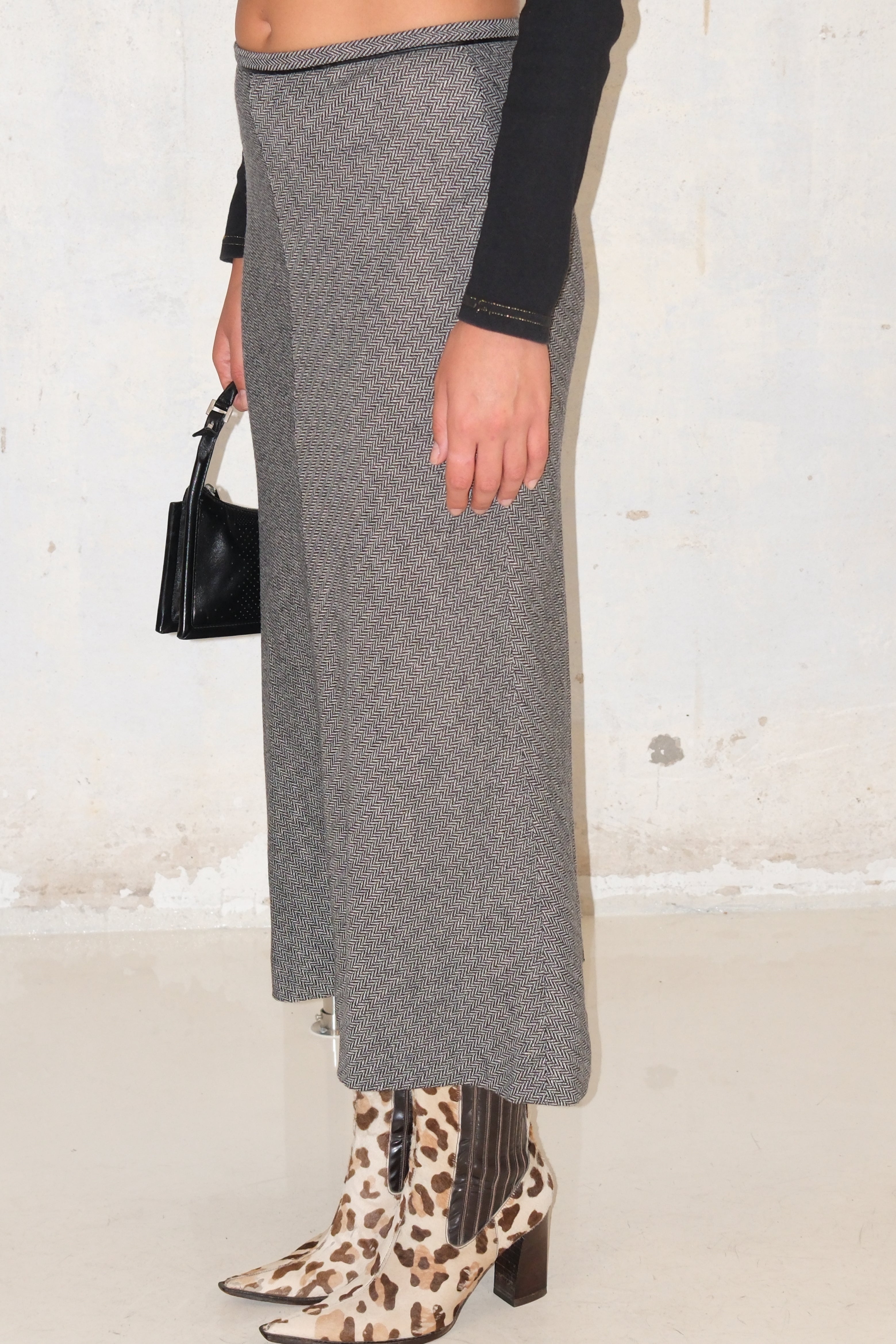 BLACK & WHITE KNIT MIDI SKIRT