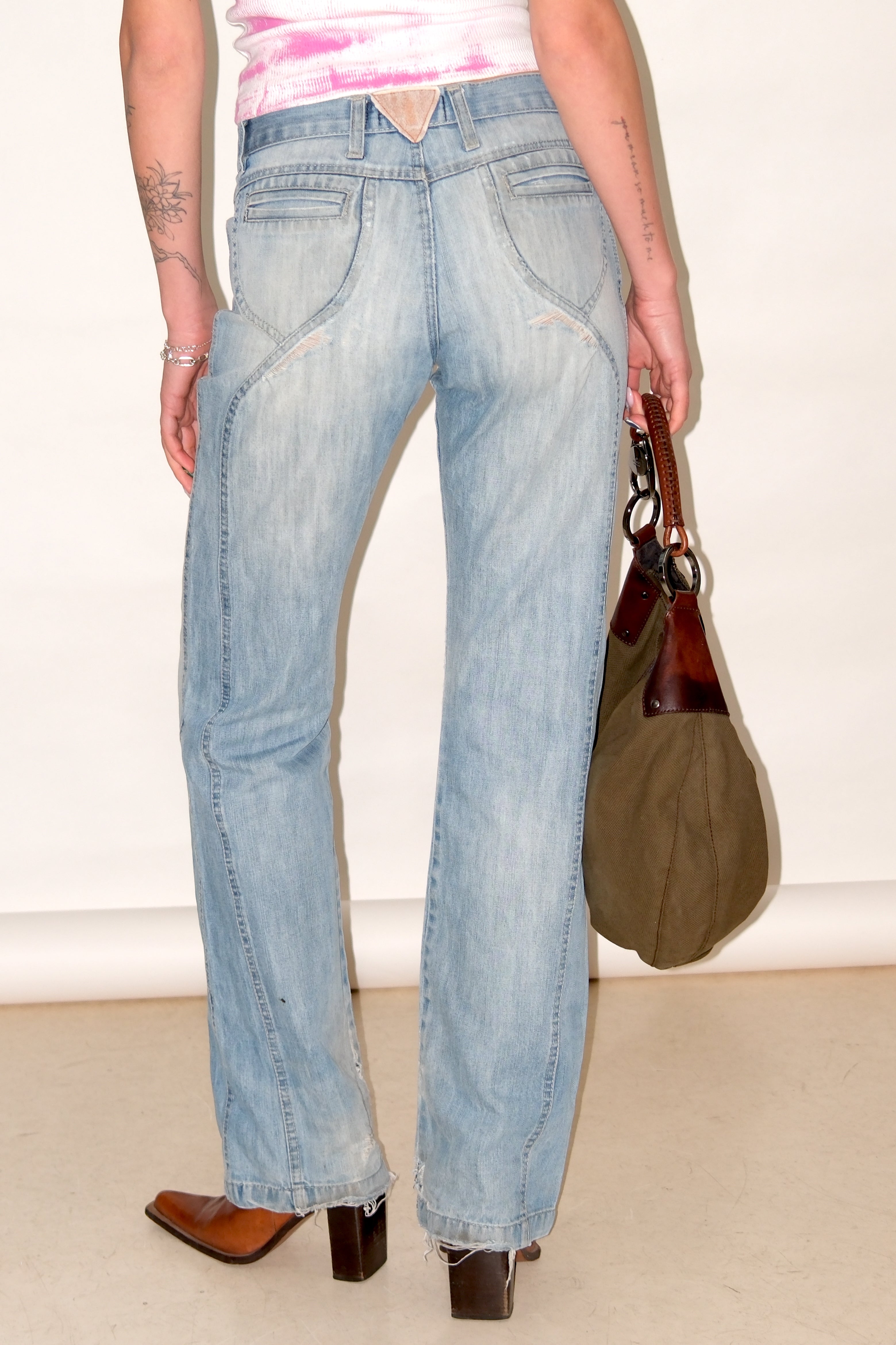 LIGHT WASH SLIM FITTED JEANS SIZE 34-35