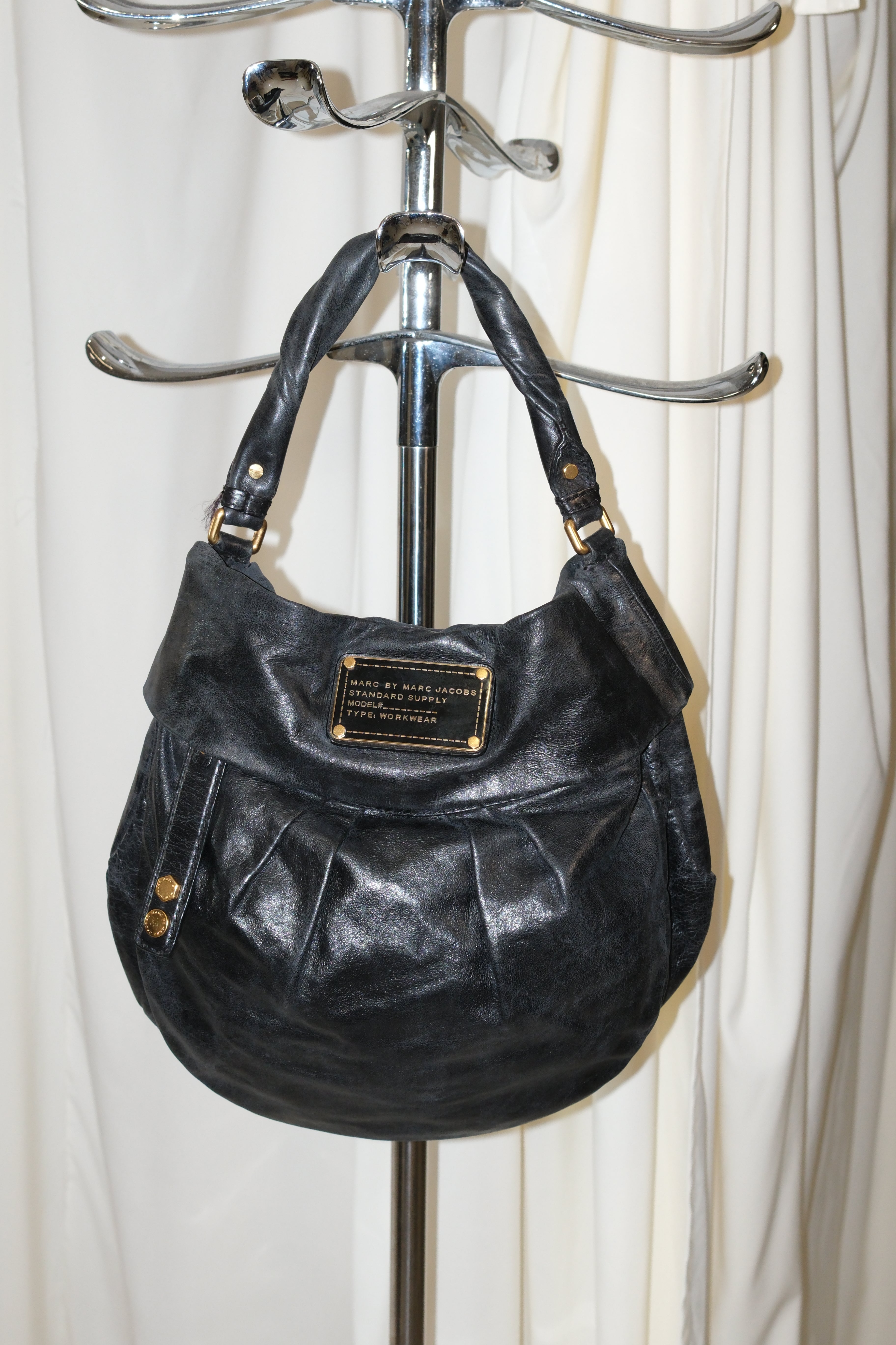 MARC JACOBS LARGE BLACK LEATHER SHOULDER BAG WITH GOLD HARDWARE