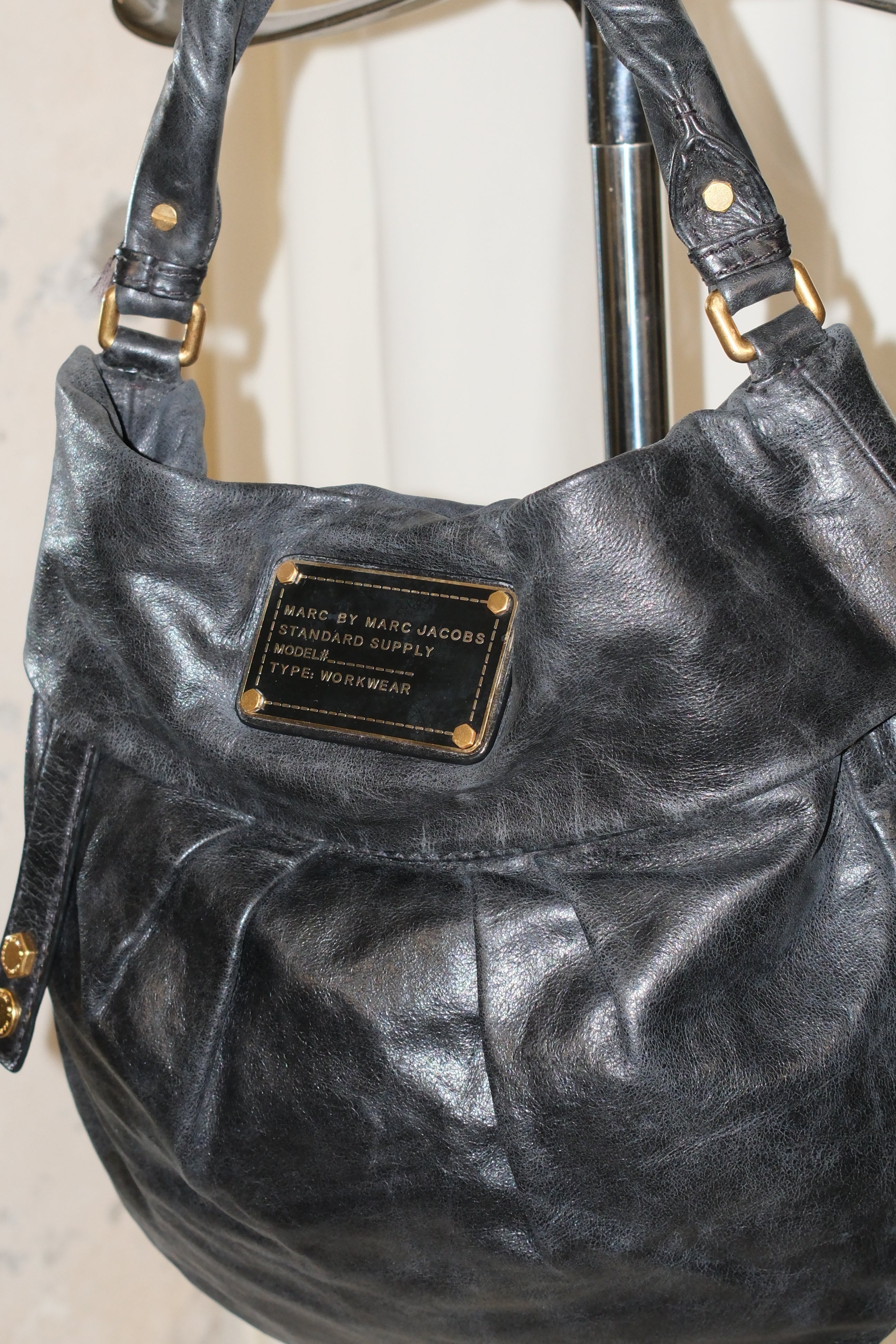 MARC JACOBS LARGE BLACK LEATHER SHOULDER BAG WITH GOLD HARDWARE
